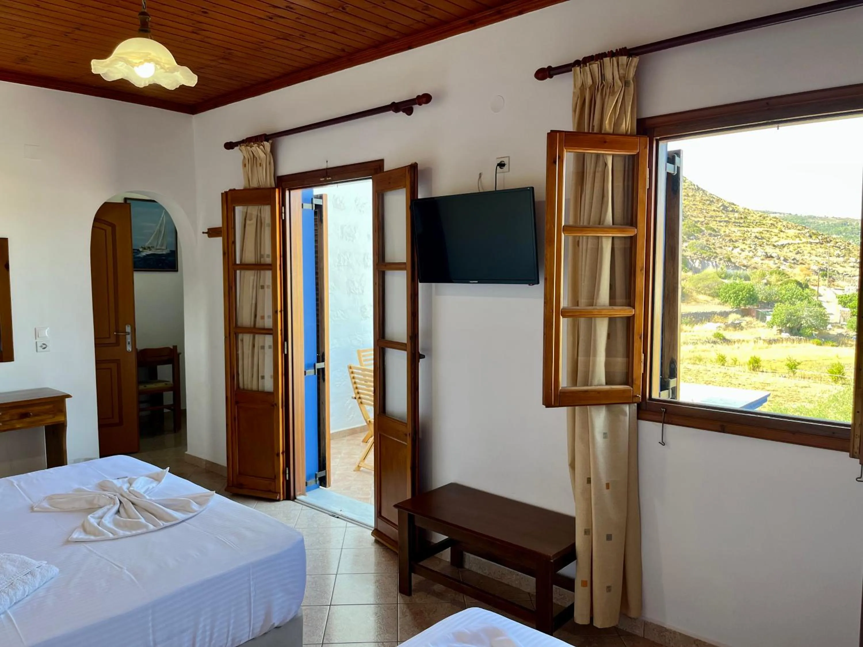 Photo of the whole room, Bed in Nicolas Studios