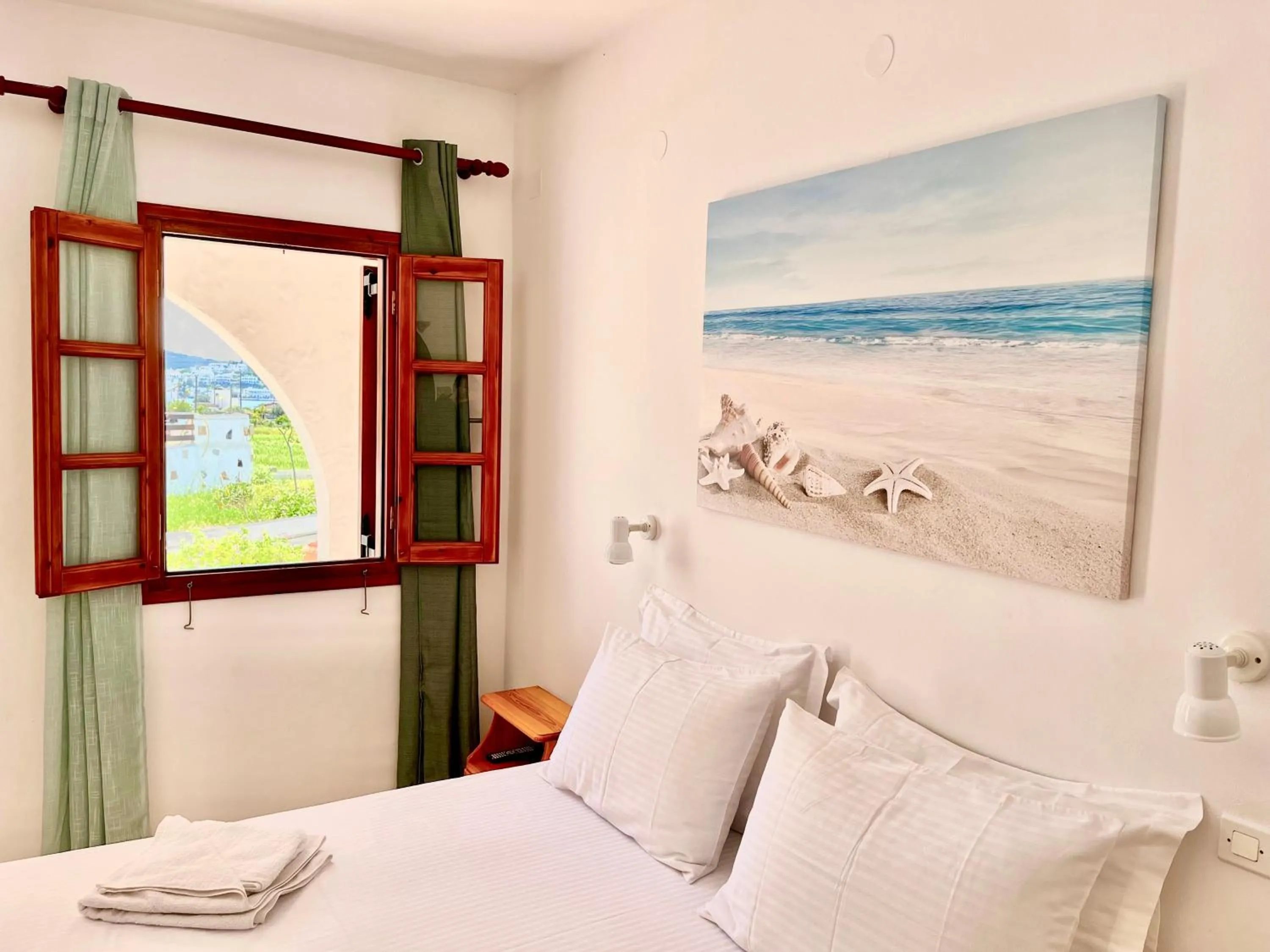 Photo of the whole room, Bed in Nicolas Studios