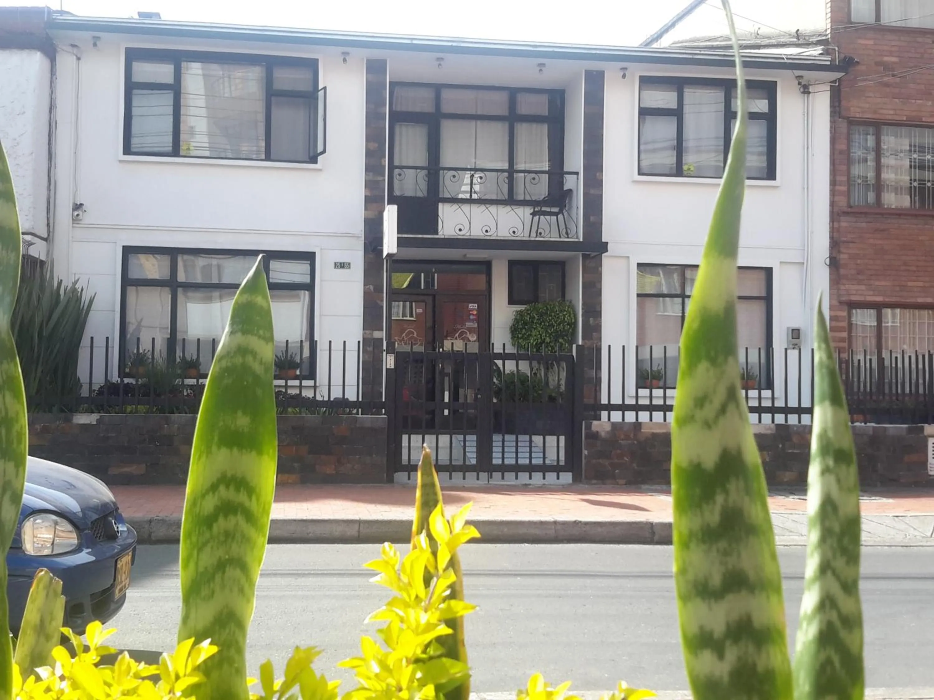 Facade/entrance in Hotel Central House a 5 min de la Embajada Americana