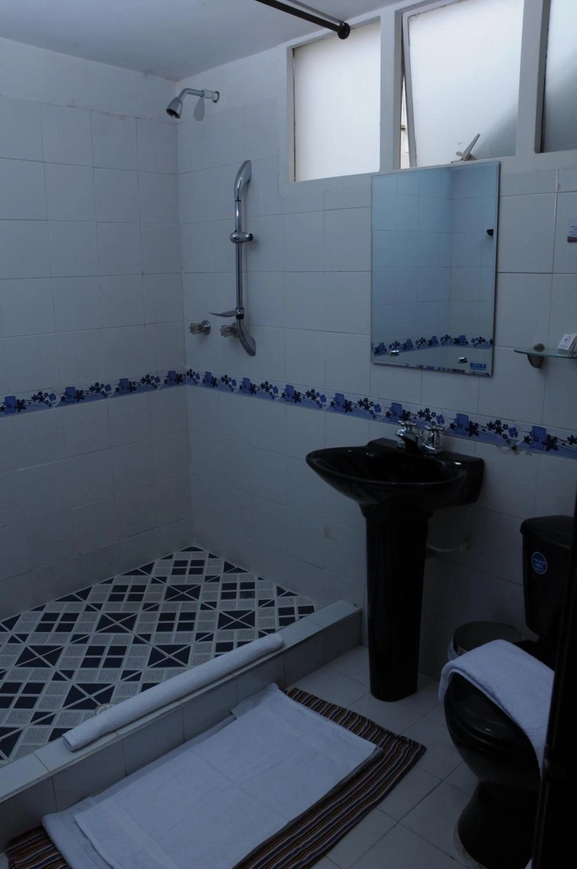 Bathroom in Hotel Central House a 5 min de la Embajada Americana