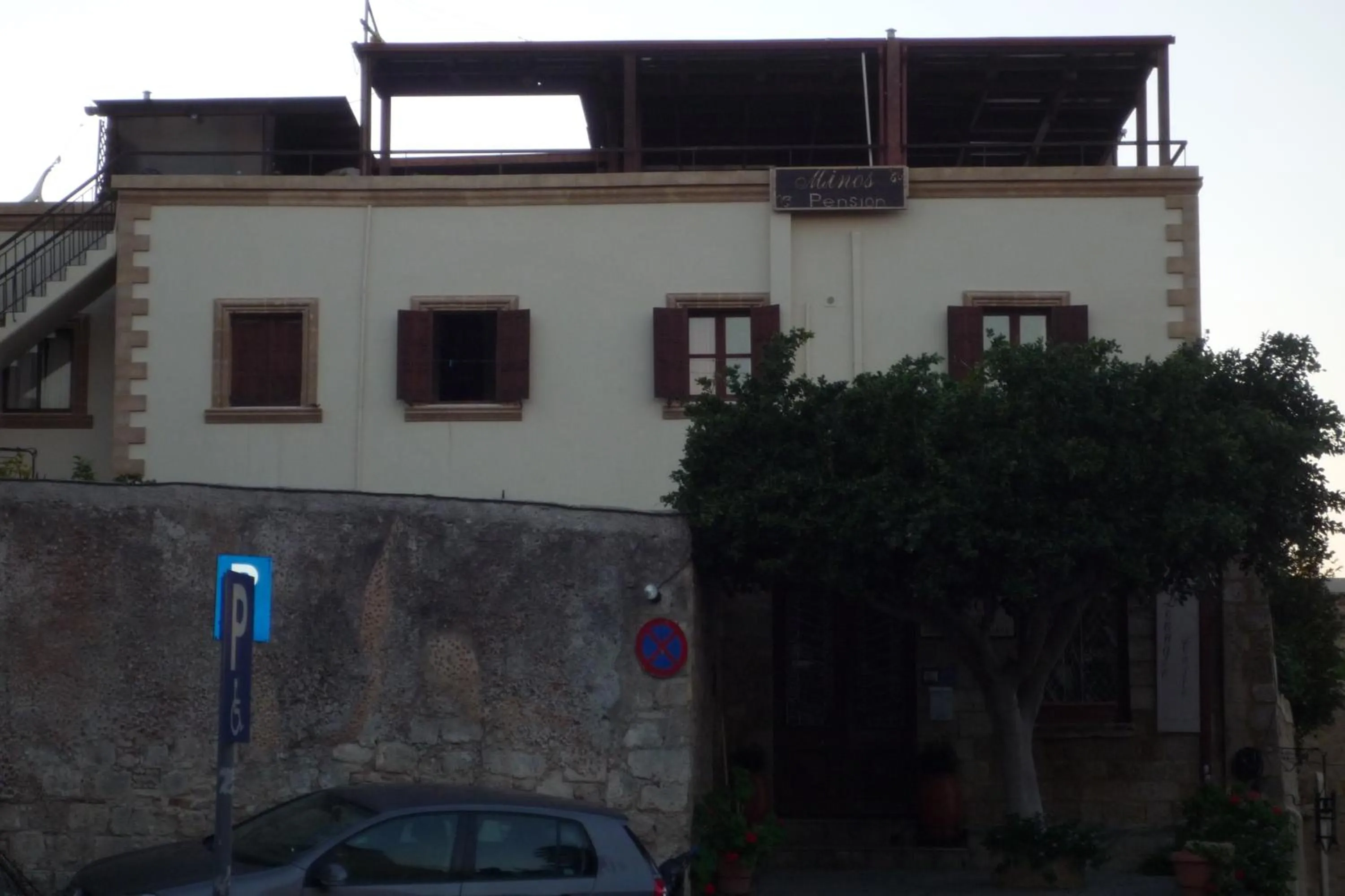 Facade/entrance in Minos Pension