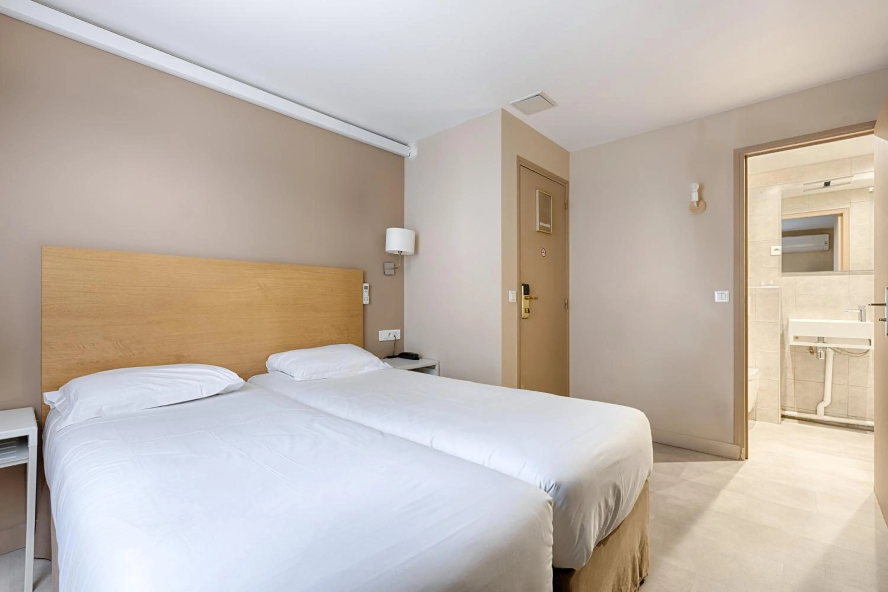 Photo of the whole room, Bed in Marmotel Etoile