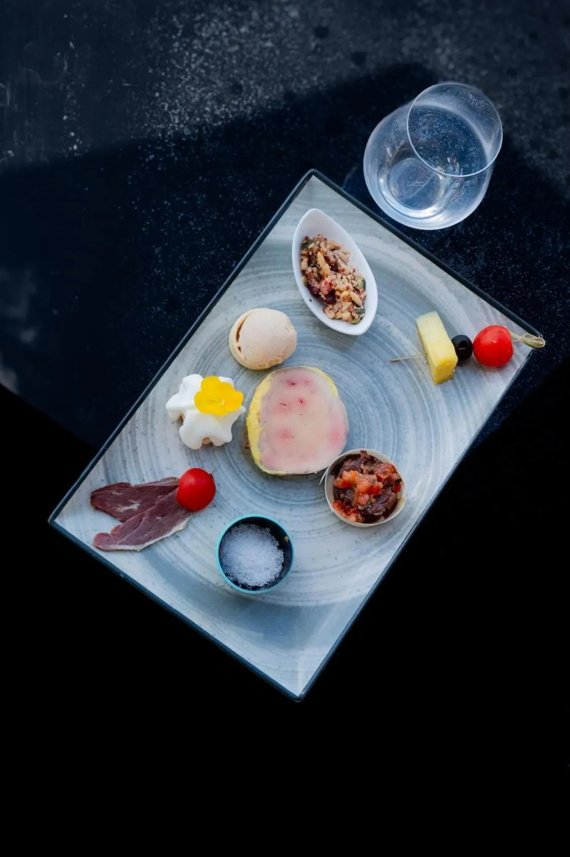 Restaurant/places to eat in Logis Hôtel Le Bellevue