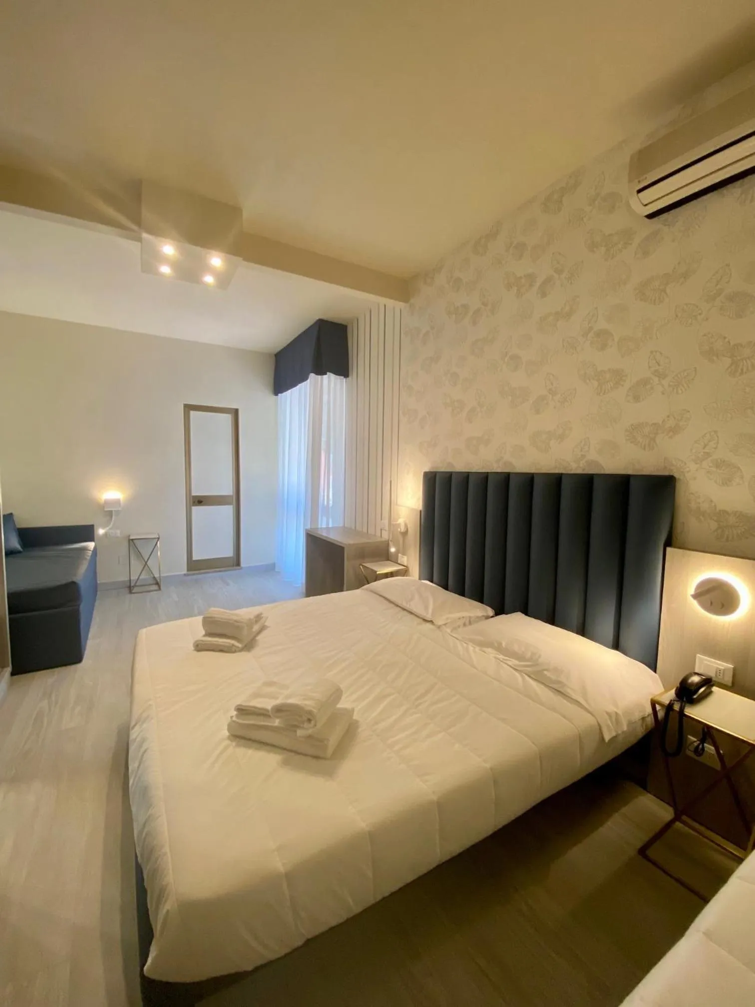 Bedroom, Bed in Hotel Liu