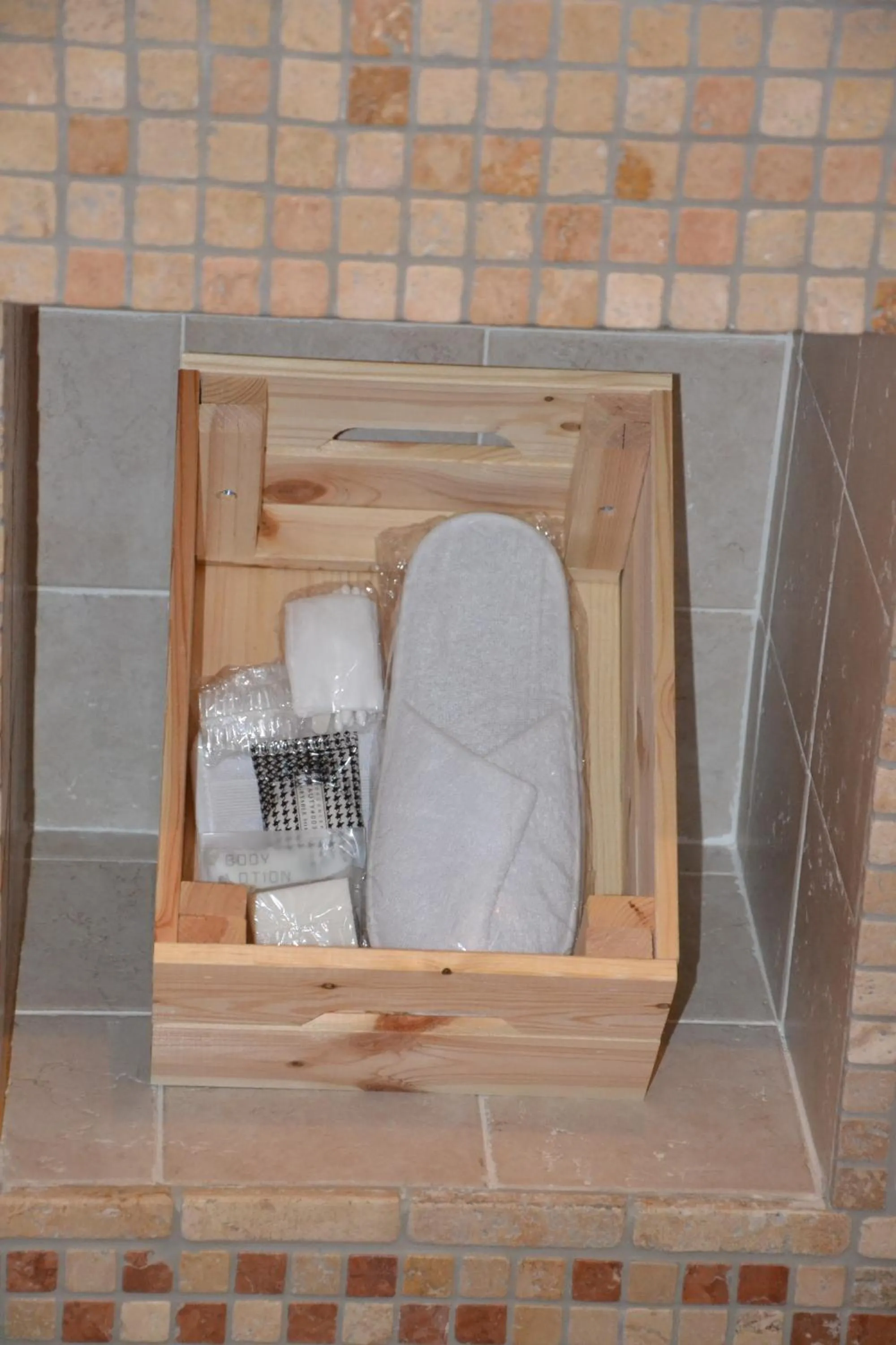 Decorative detail in B&B Cherry Season