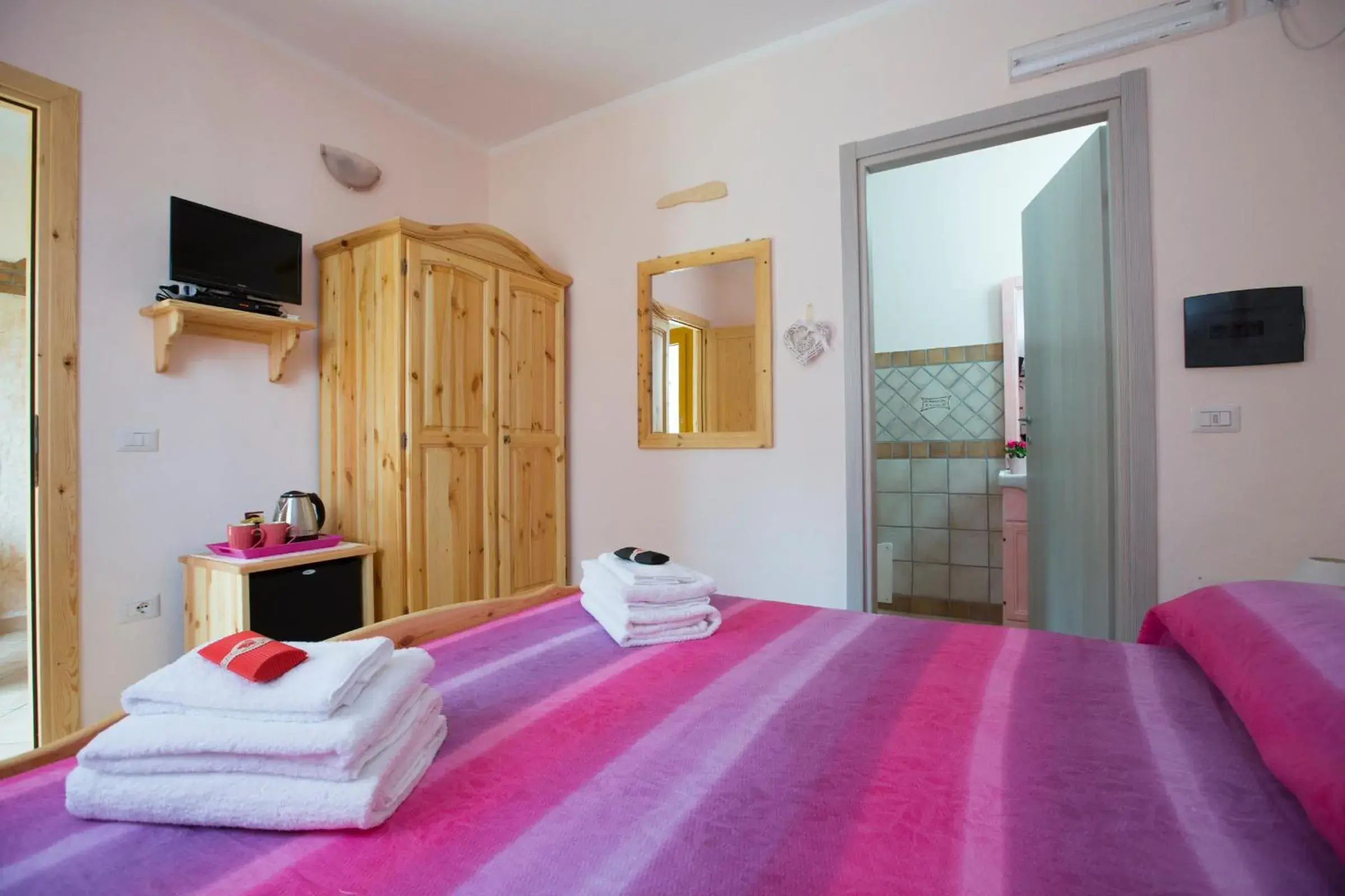 Single Room with Private Bathroom - single occupancy in B&B La Baita Del Sud Single Room with Private Bathroom - single occupancy in B&B La Baita Del Sud