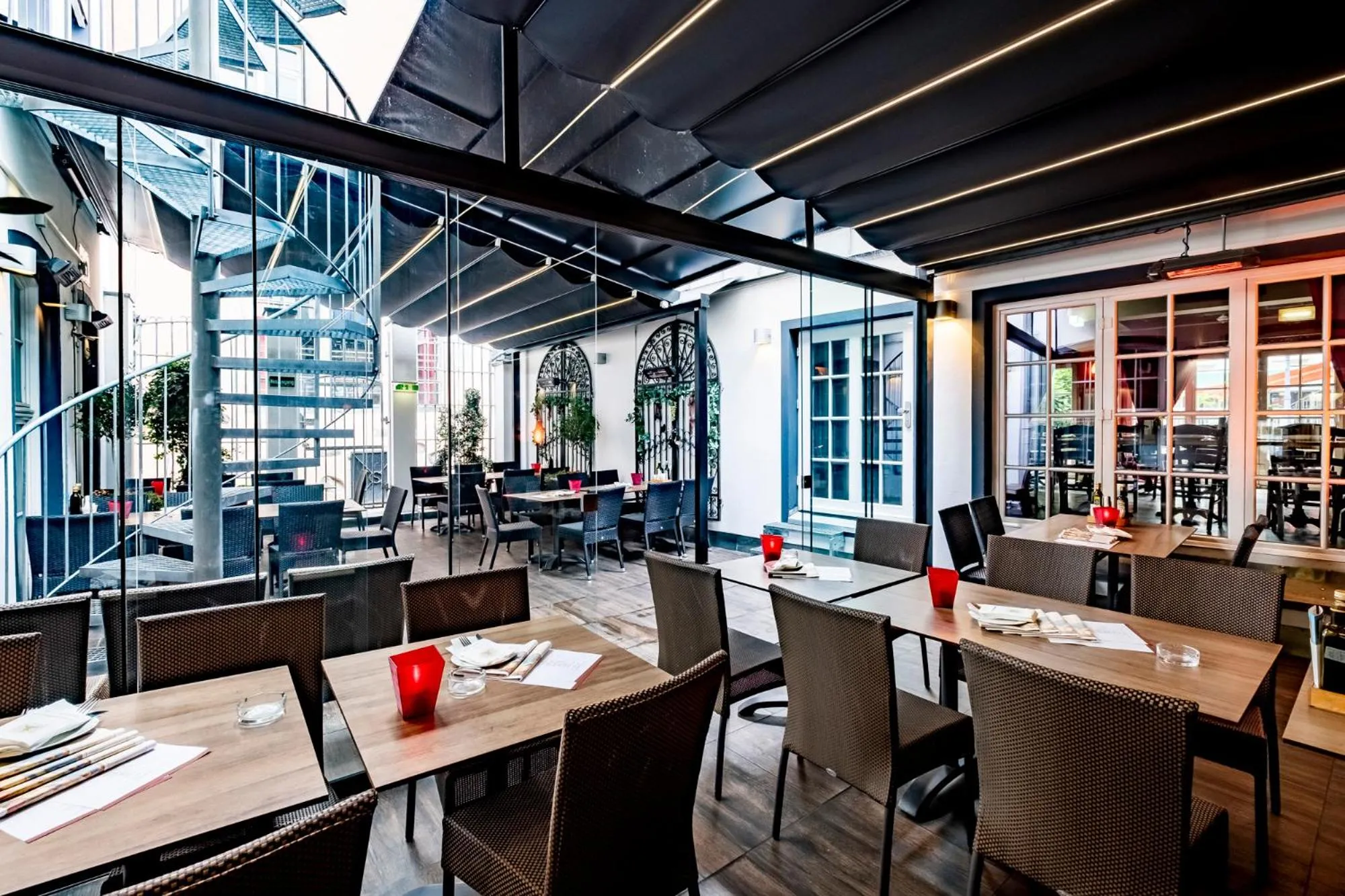 Restaurant/places to eat in XII Apostel Albergo