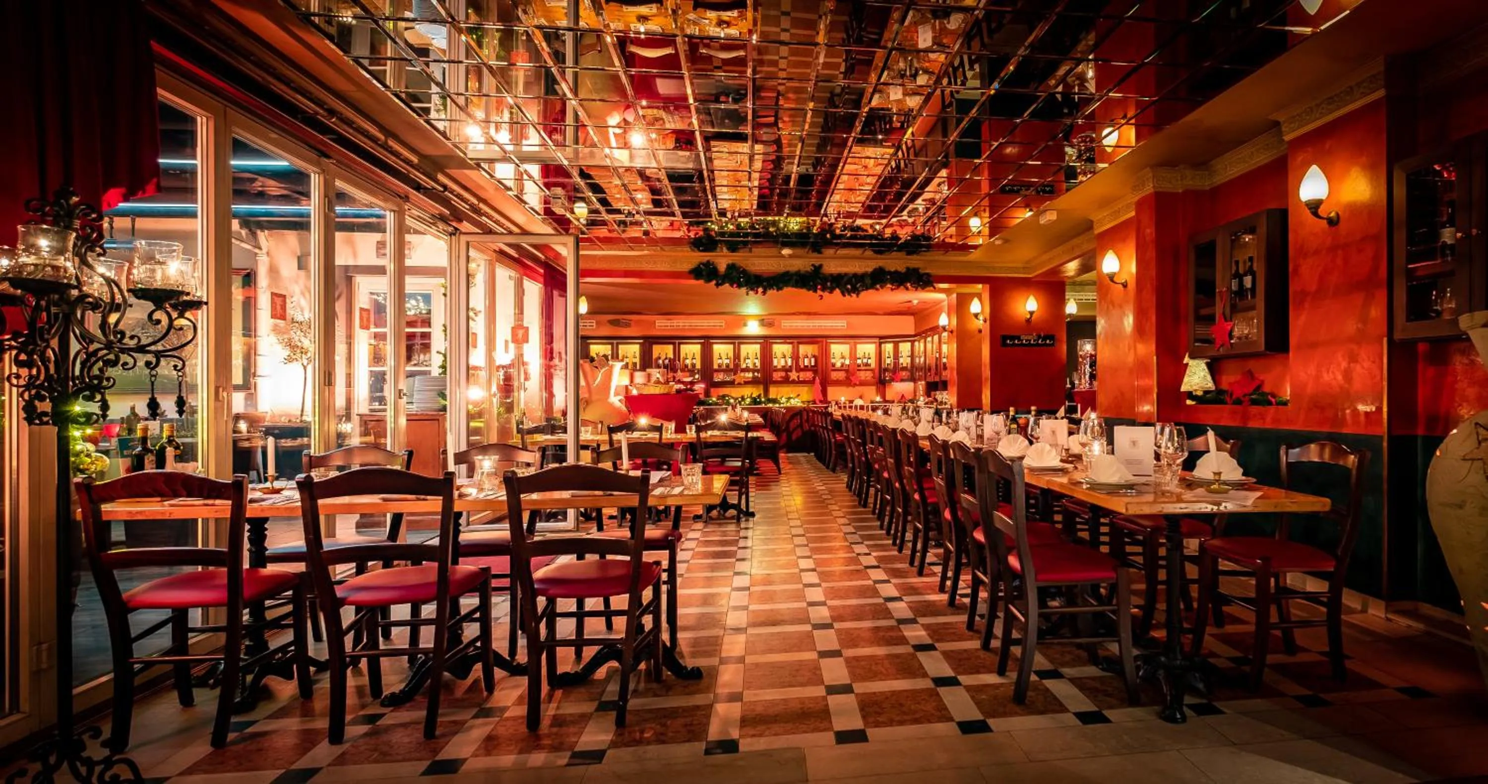 Restaurant/places to eat in XII Apostel Albergo