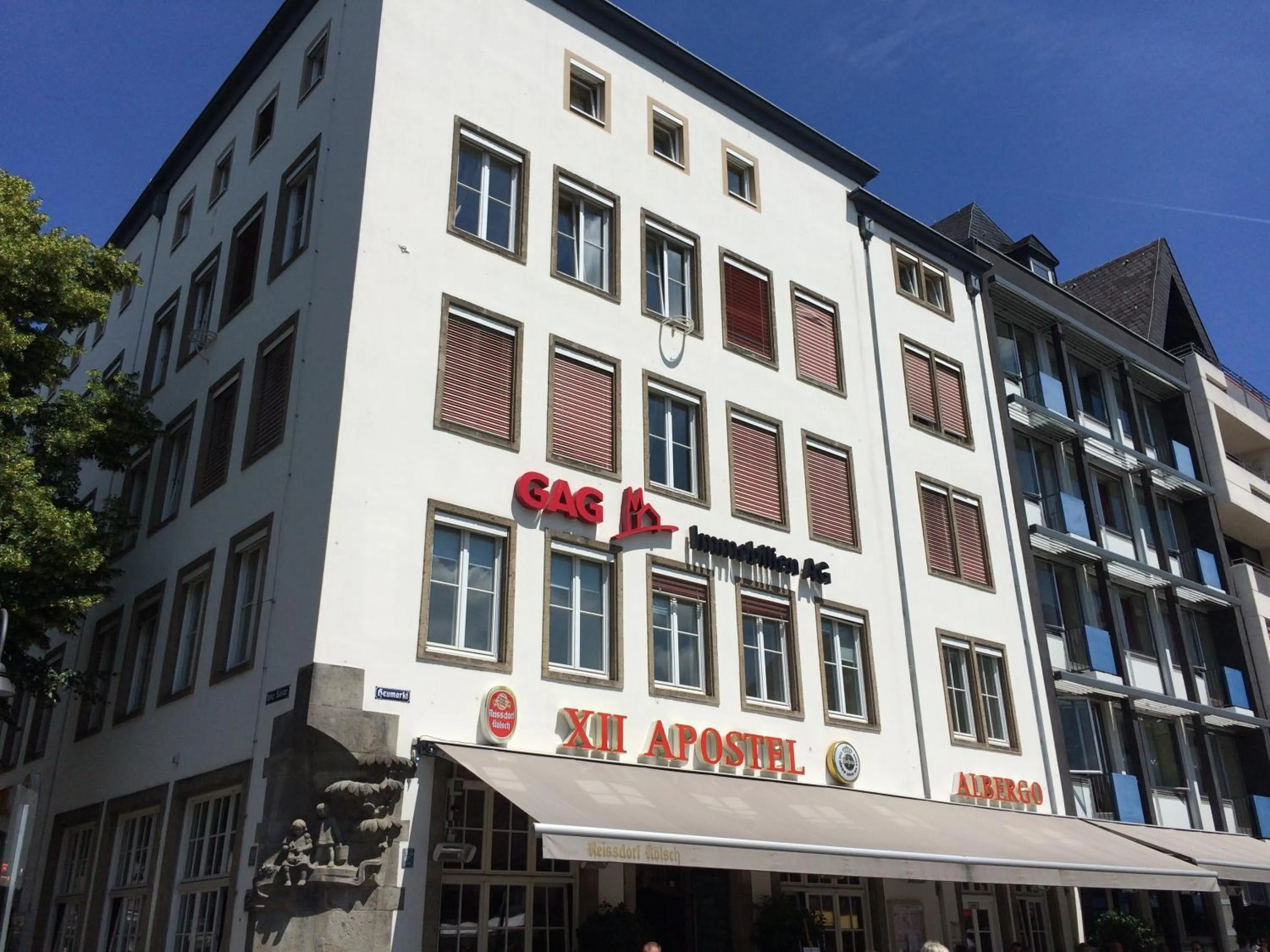 Property building in XII Apostel Albergo