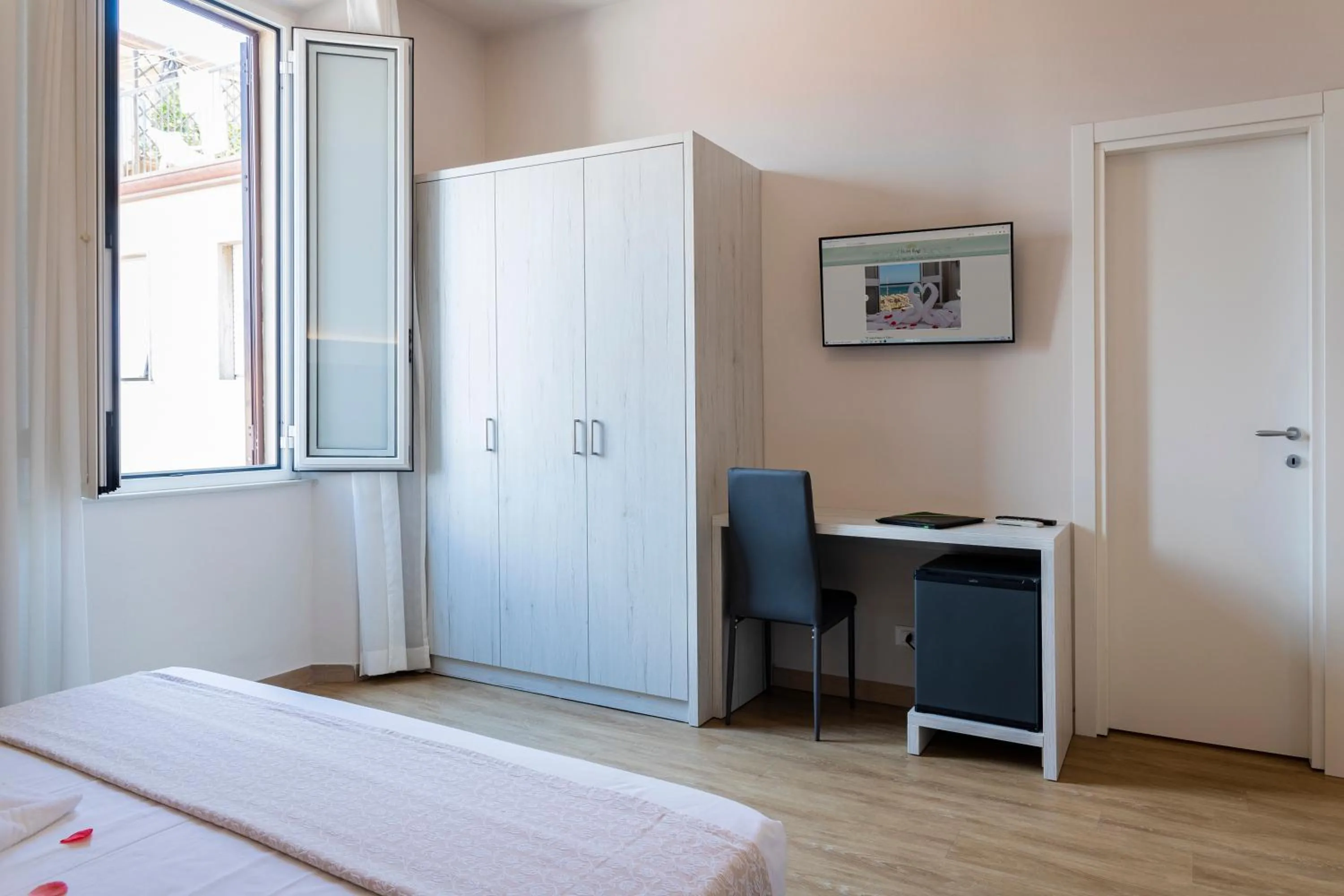 TV and multimedia, Bed in Hotel Biagi & Residence