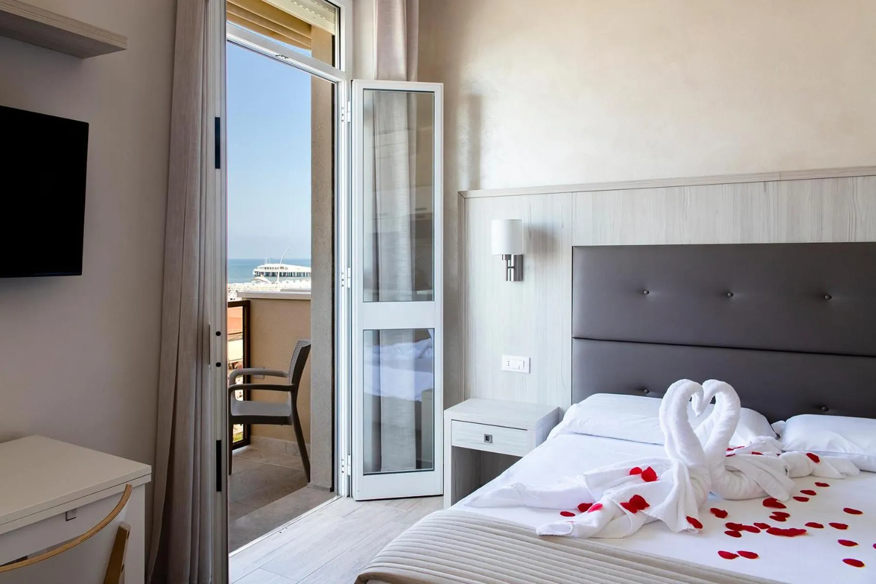 Balcony/Terrace, Bed in Hotel Biagi & Residence