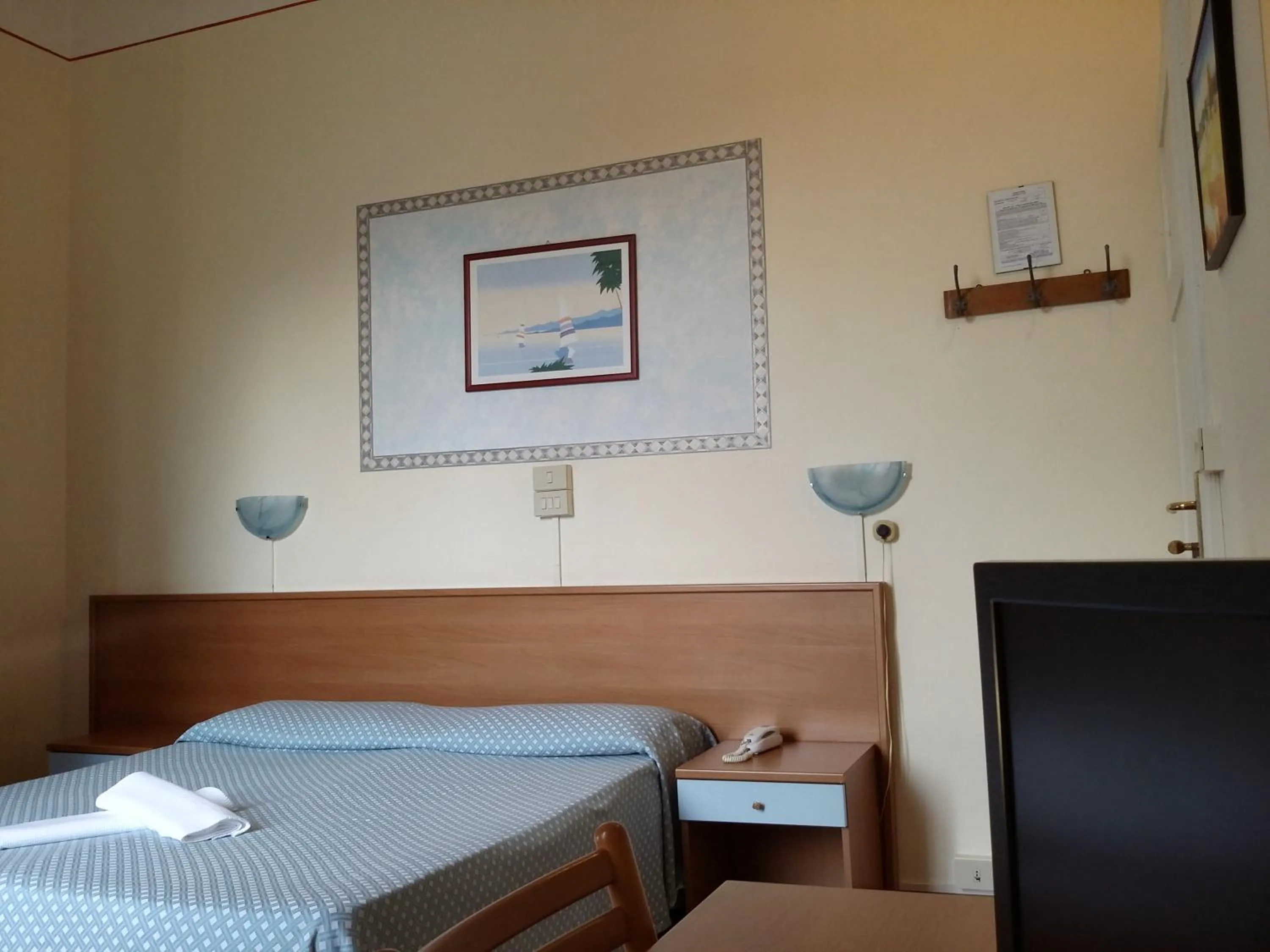 Photo of the whole room, Bed in Hotel Eros