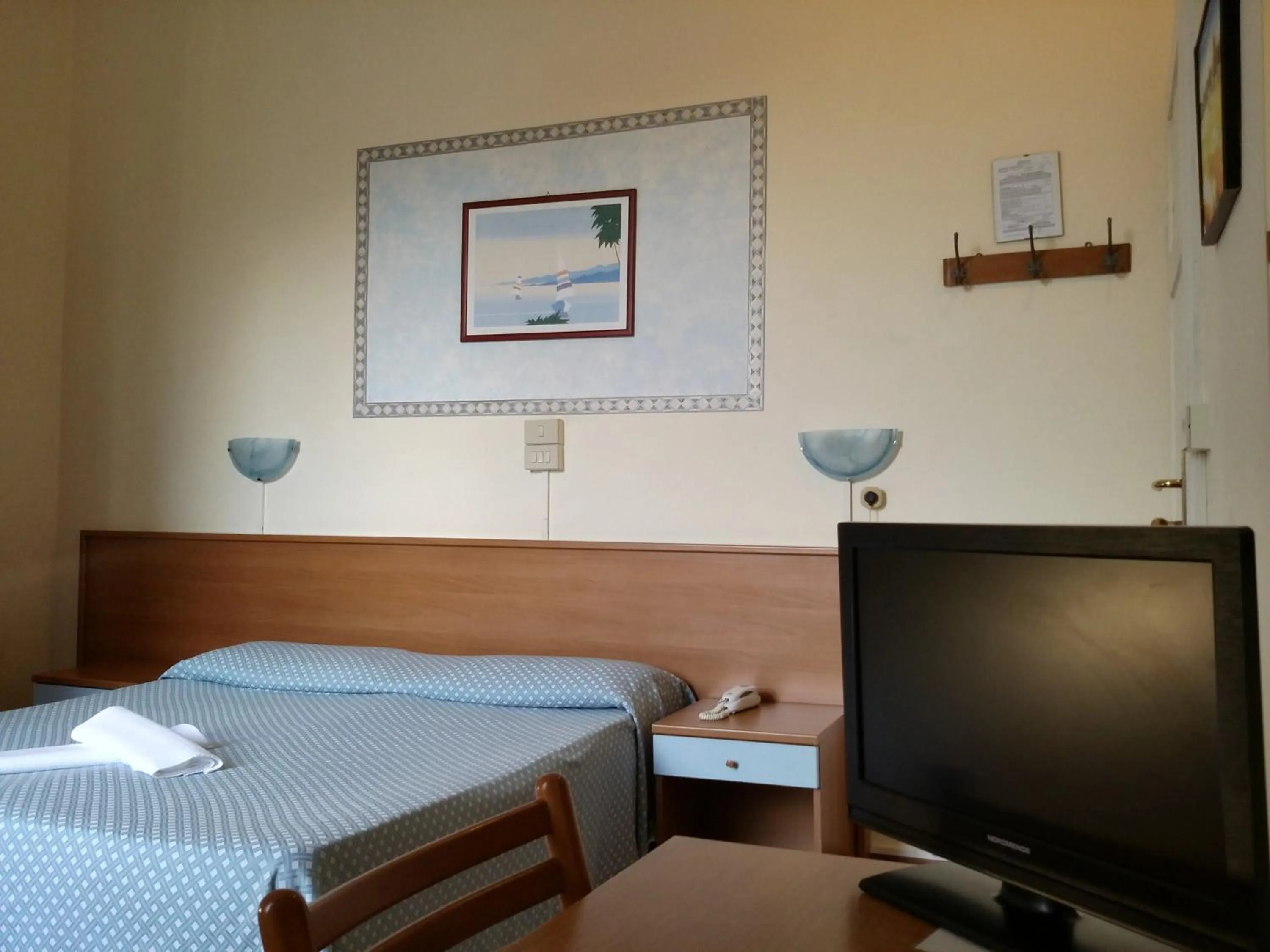 Photo of the whole room, Bed in Hotel Eros