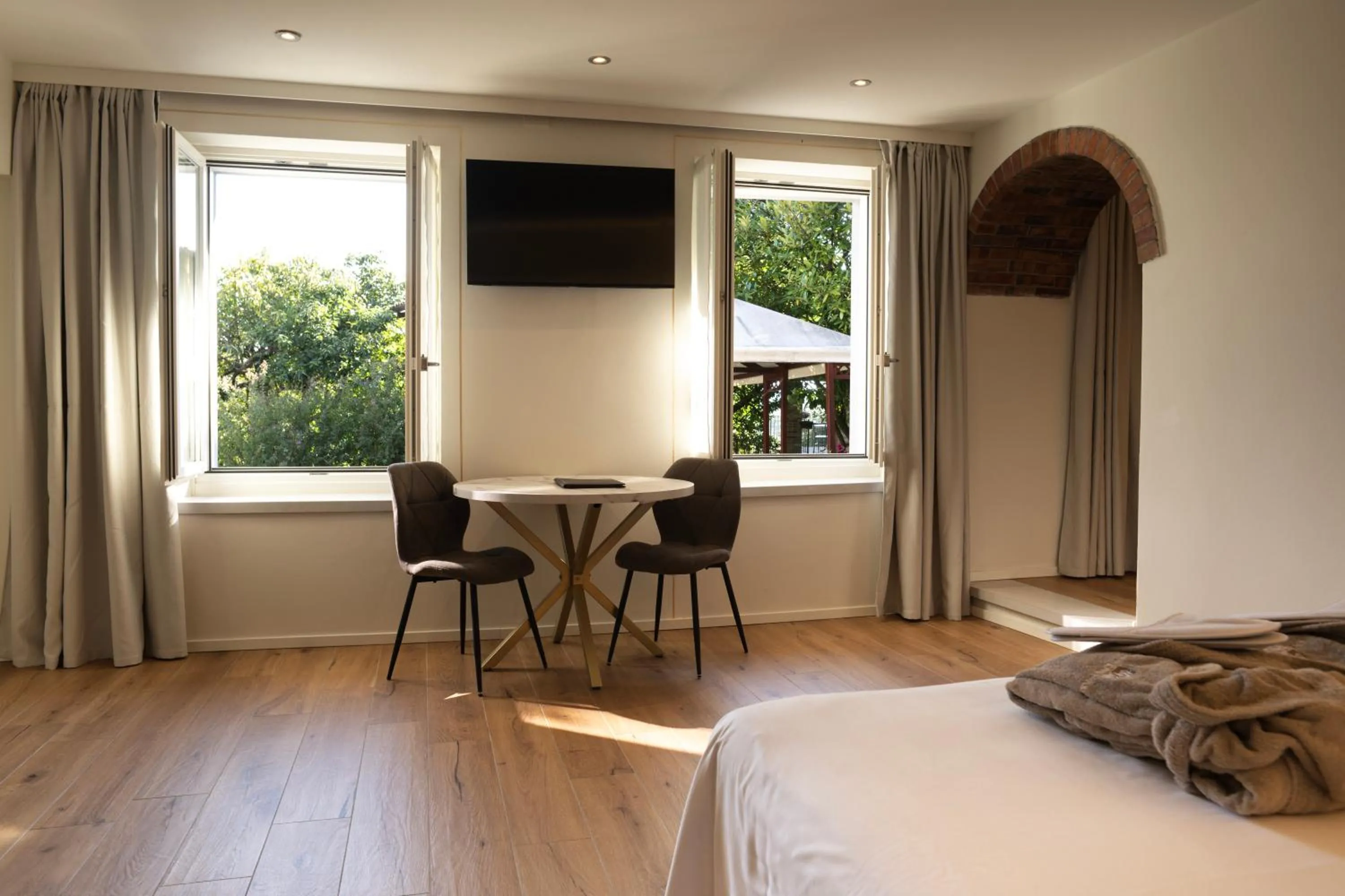 TV and multimedia, Bed in La Madernassa Resort - Casalora Dimora Storica di Charme