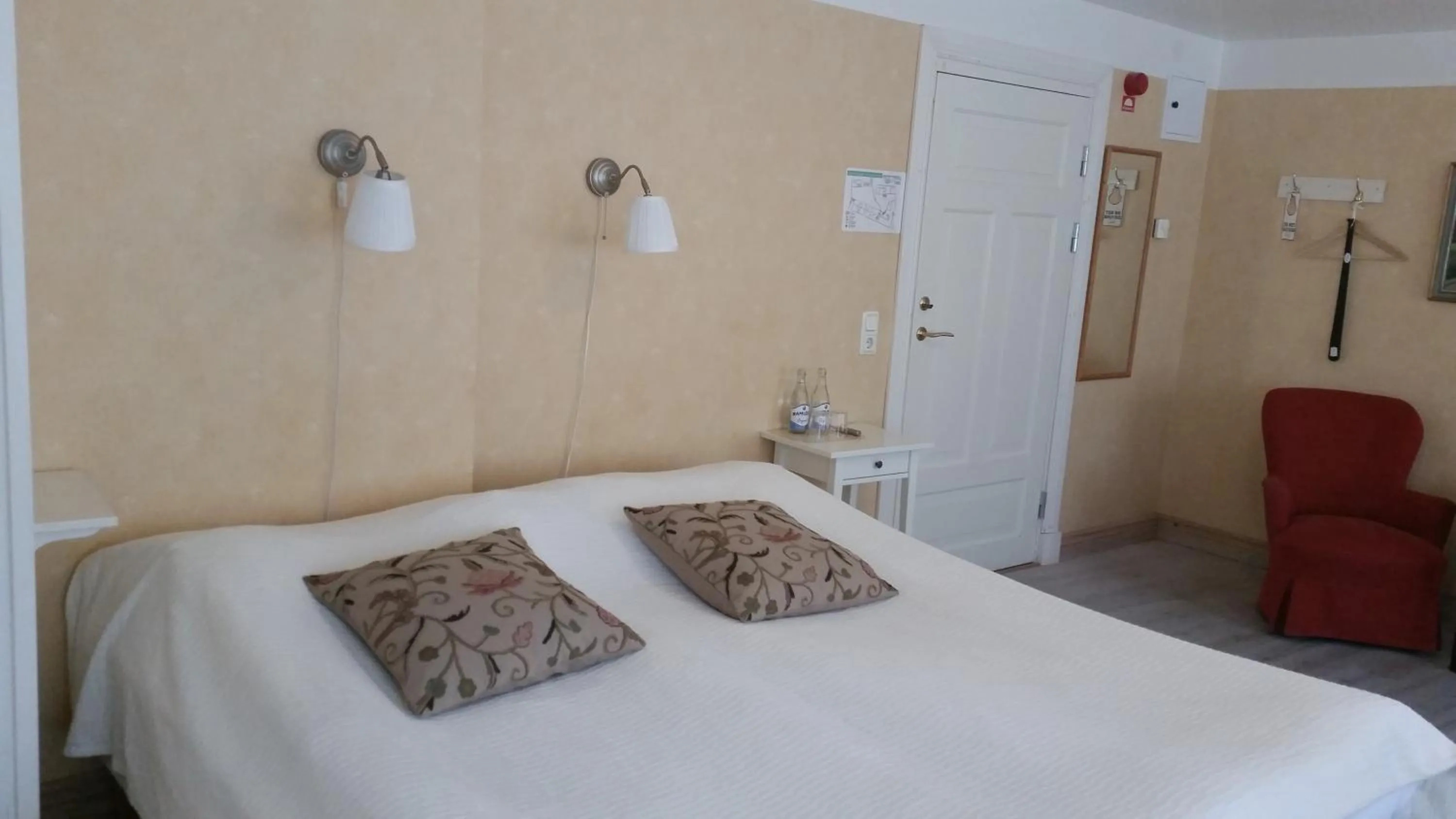 Photo of the whole room, Bed in Lilla Hotellet