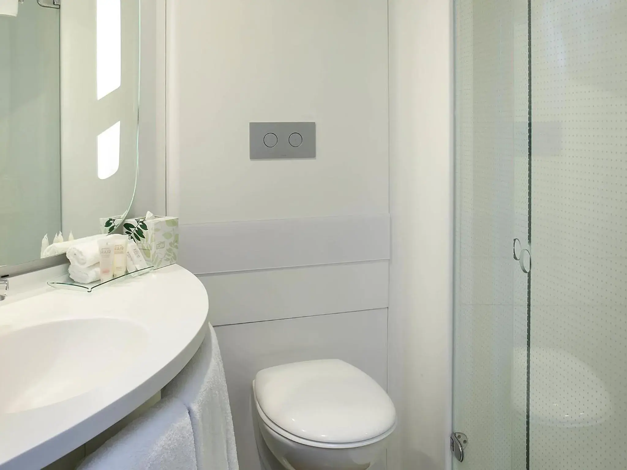 Bedroom in ibis Sydney Airport Bedroom in ibis Sydney Airport