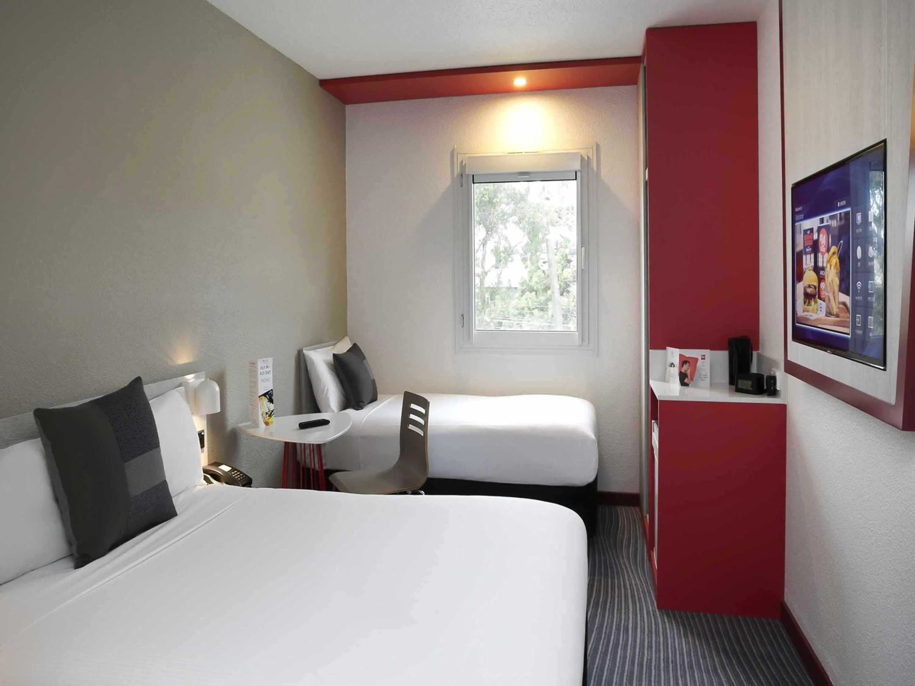 Bedroom, Bed in ibis Sydney Airport