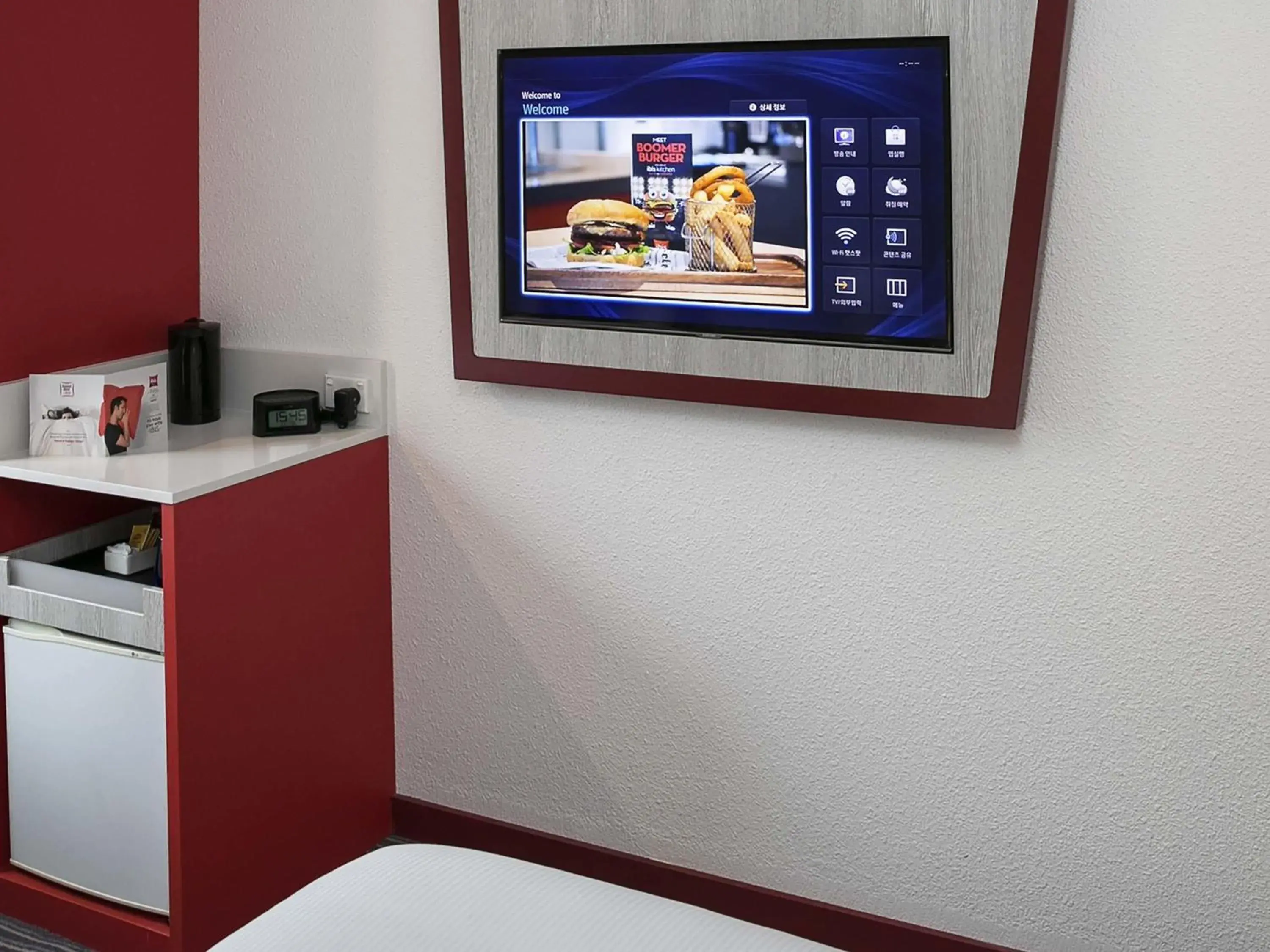 Bedroom in ibis Sydney Airport Bedroom in ibis Sydney Airport