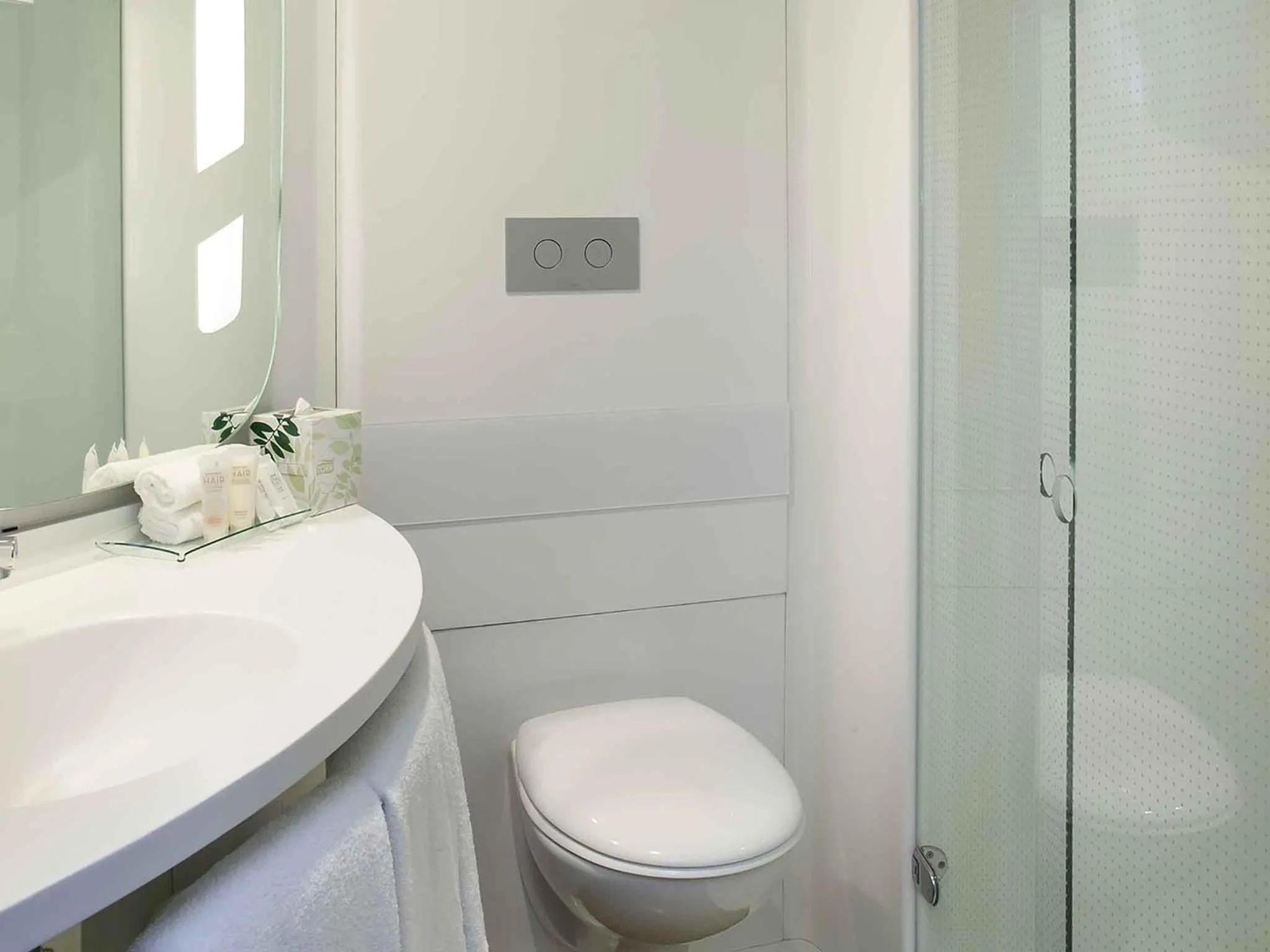 Bedroom in ibis Sydney Airport