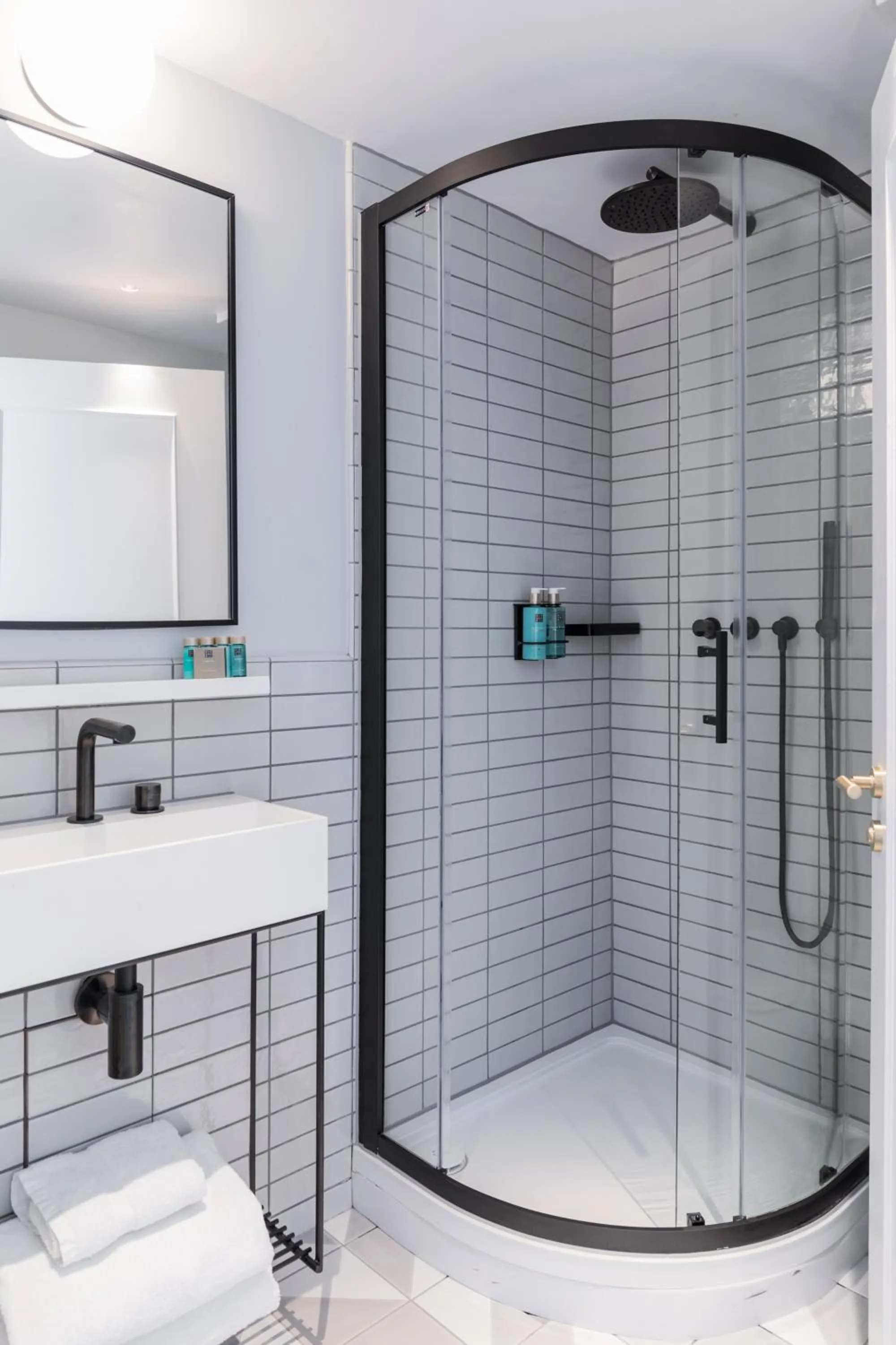 Bathroom in Mornington Hotel London Kensington, BW Premier Collection