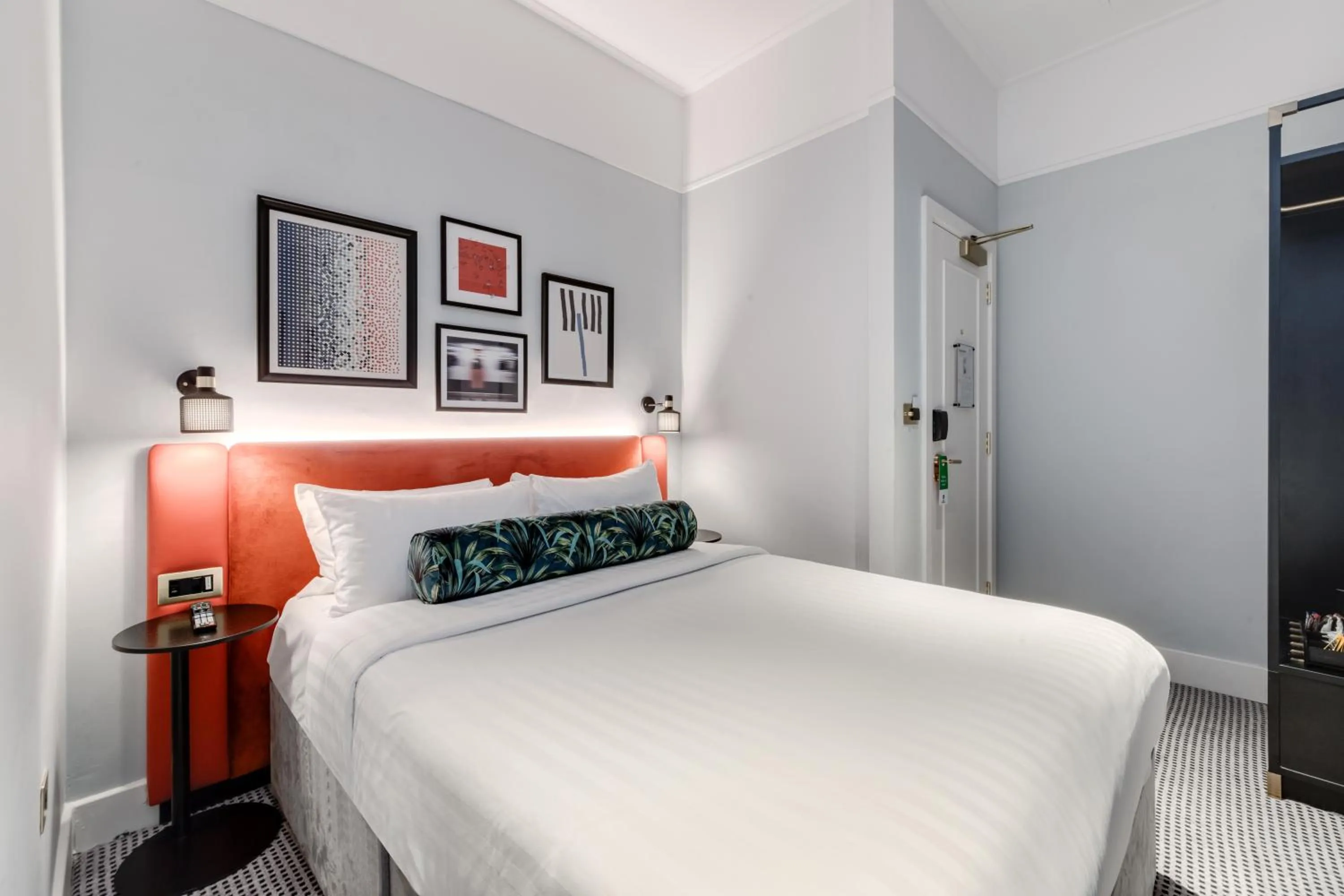 Bedroom, Bed in Mornington Hotel London Kensington, BW Premier Collection