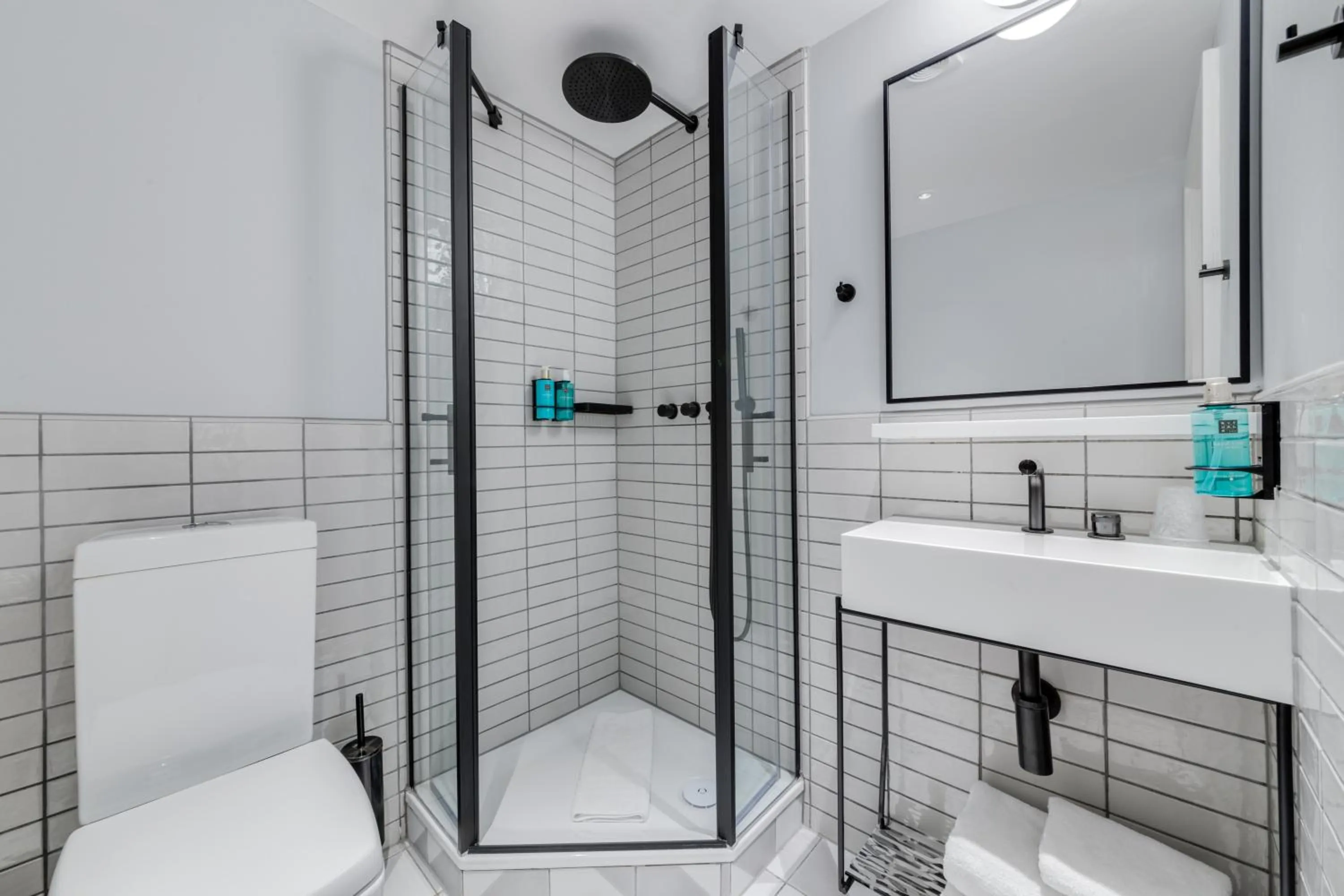 Shower in Mornington Hotel London Kensington, BW Premier Collection