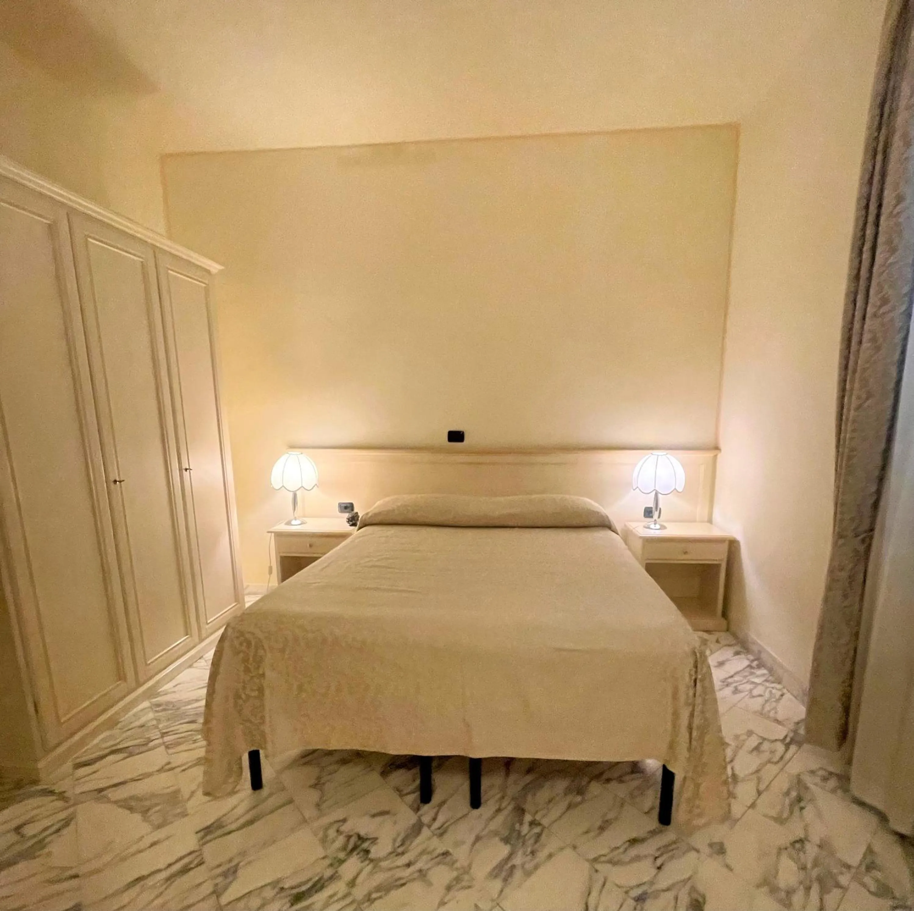 Bedroom, Bed in Hotel Coluccini