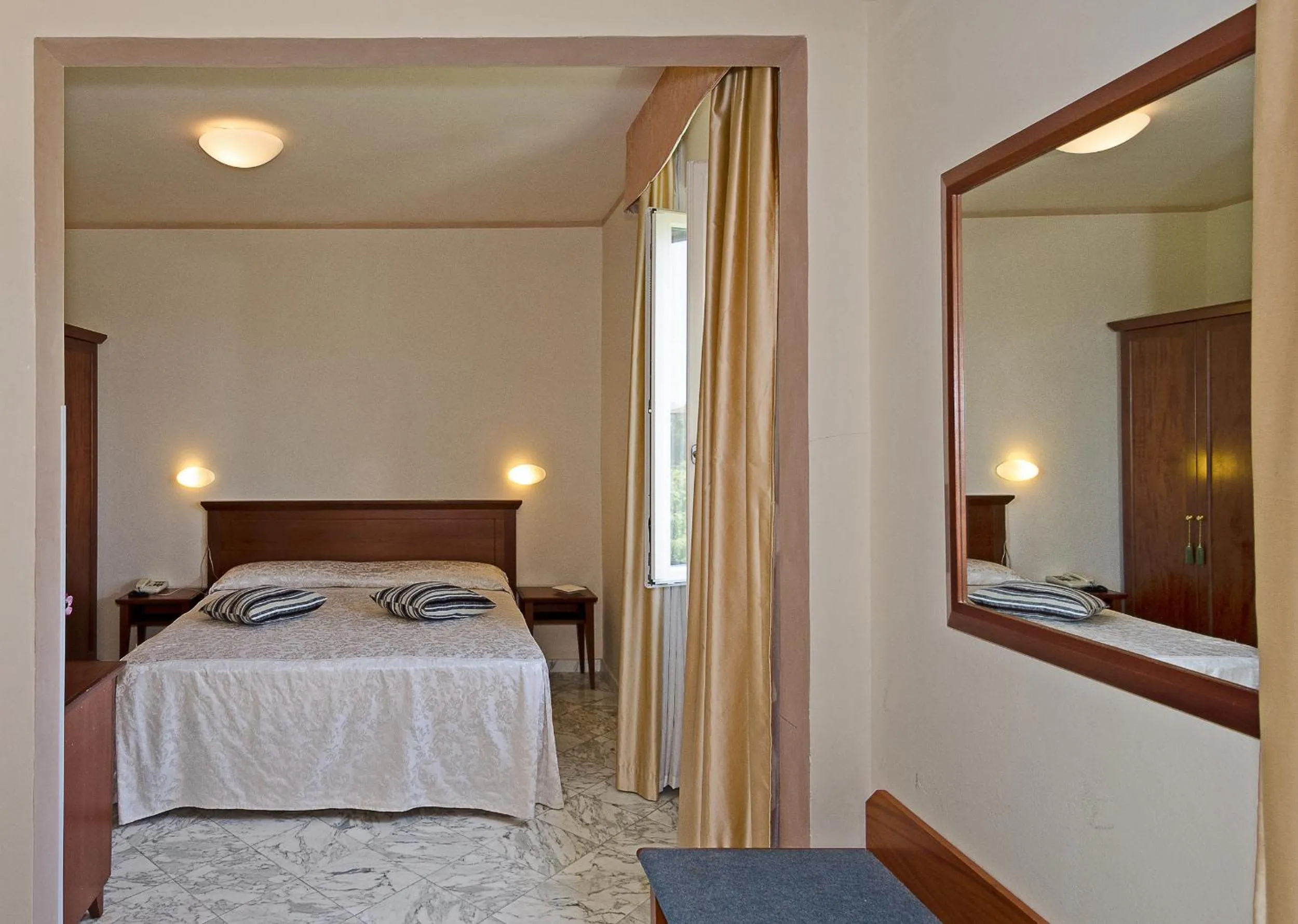 Other, Bed in Hotel Coluccini