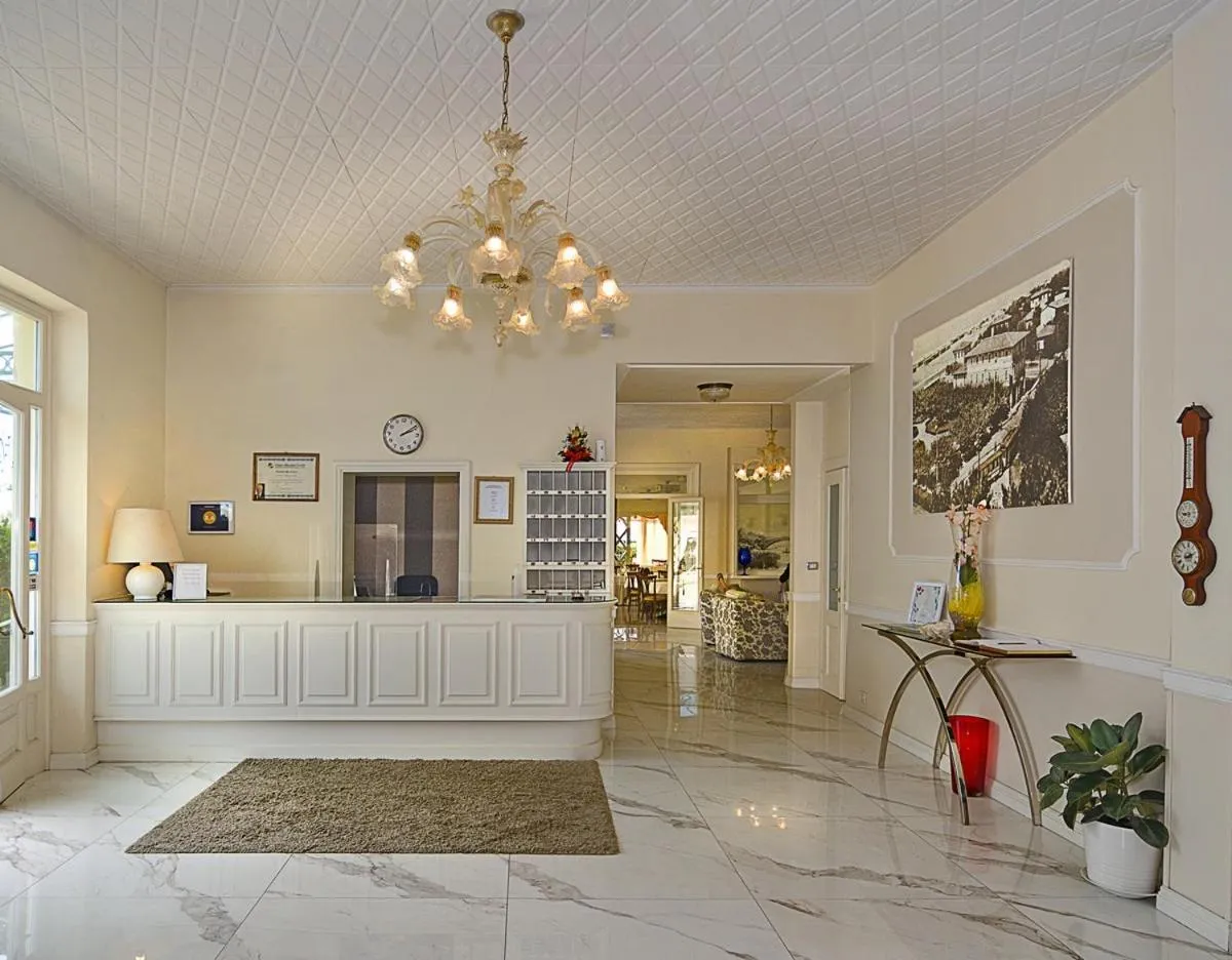 Lobby or reception, Bed in Hotel Coluccini