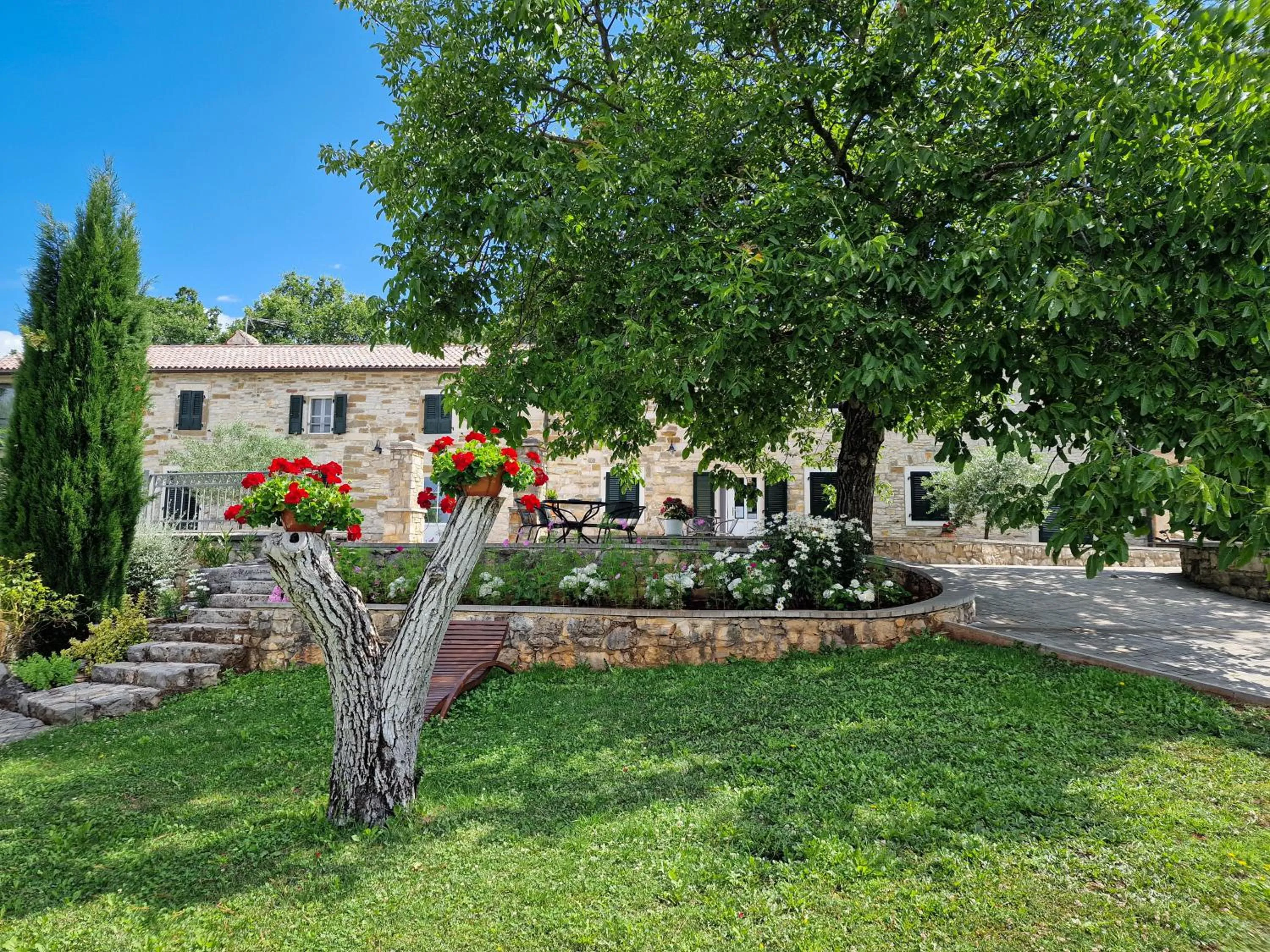 Property building in Rooms Stancija Ruseti