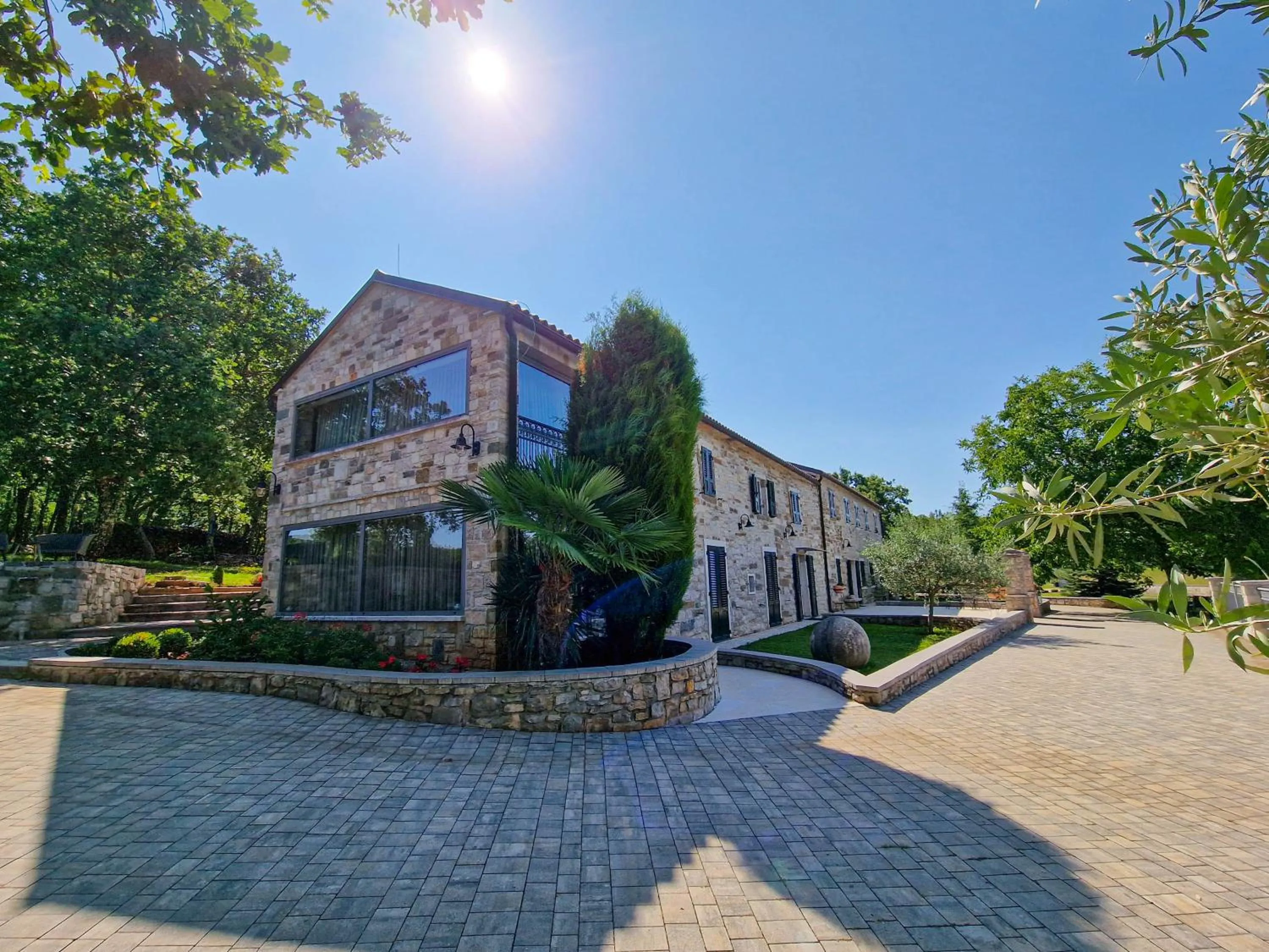 Property building in Rooms Stancija Ruseti