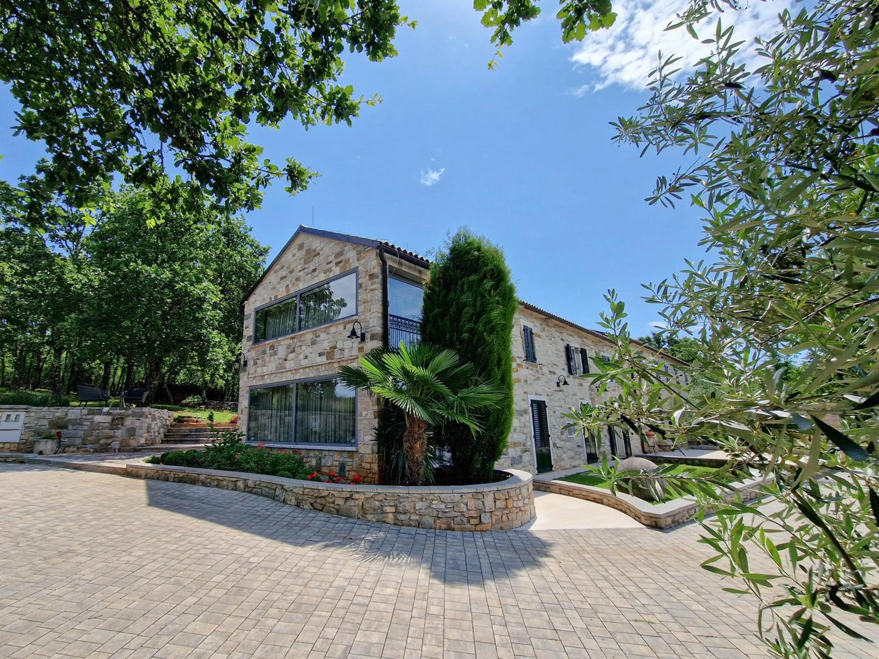Property building in Rooms Stancija Ruseti