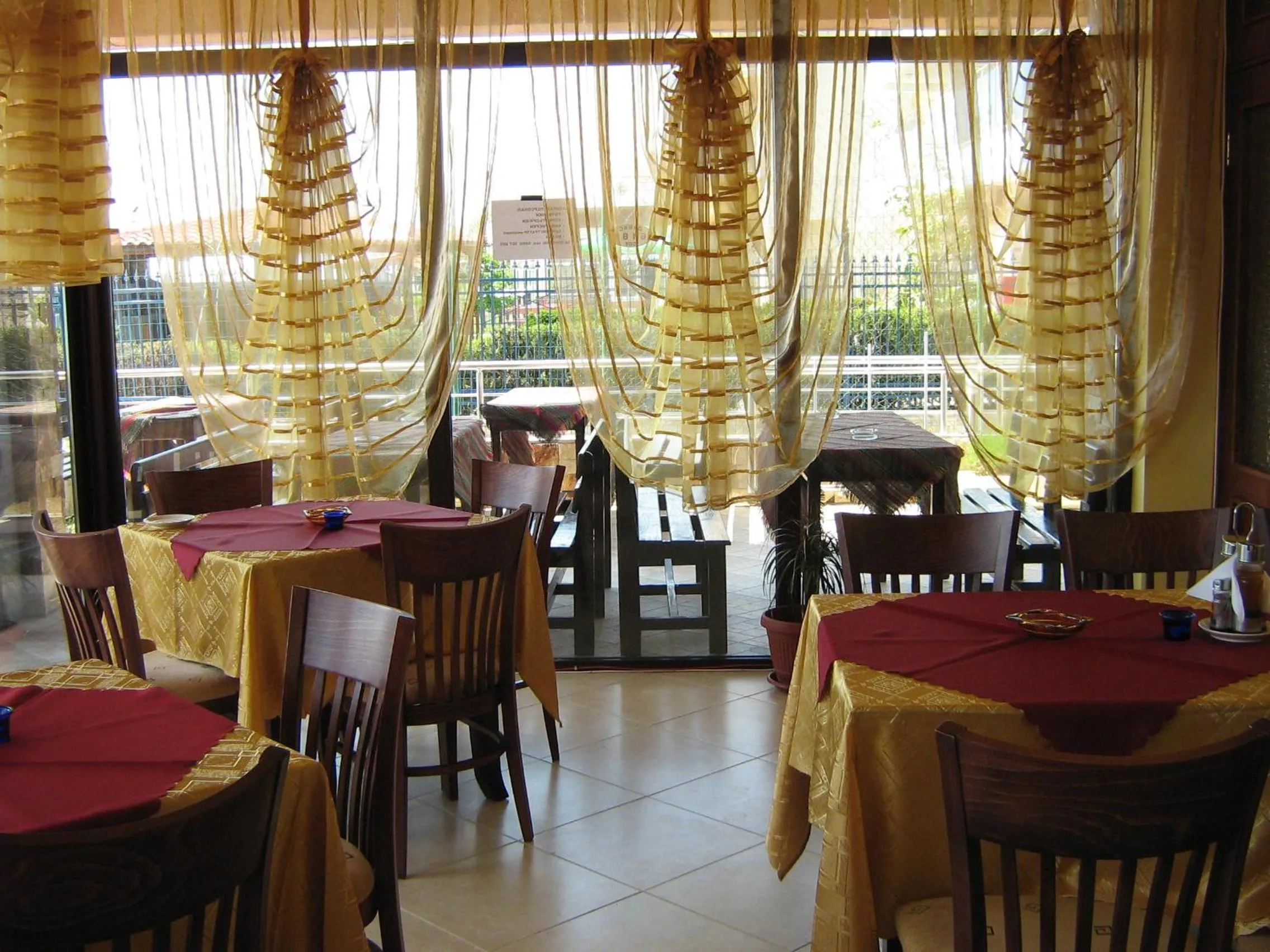 Restaurant/places to eat in Hotel Blian