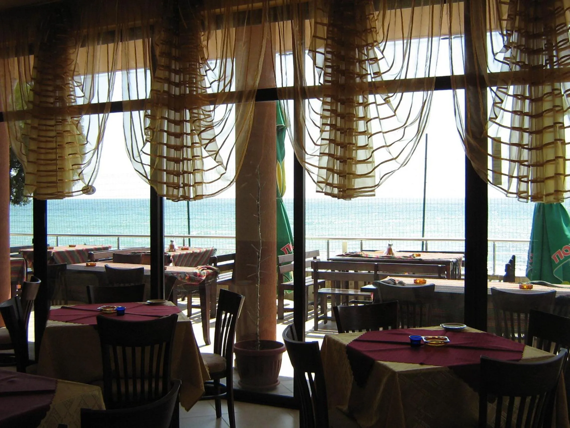 Restaurant/places to eat in Hotel Blian