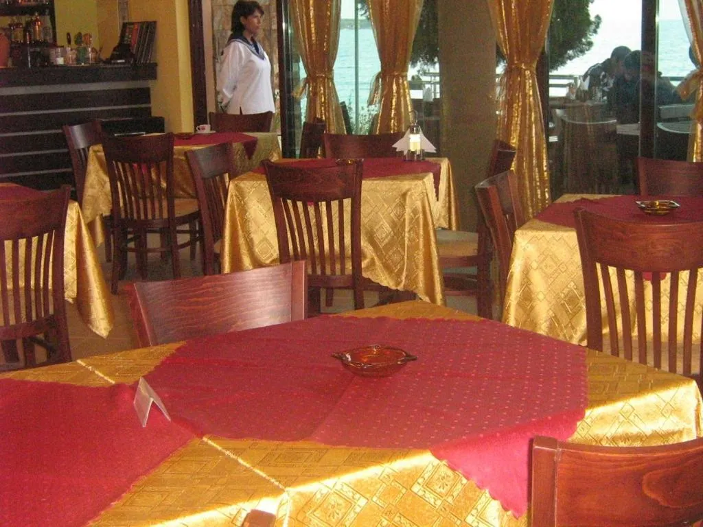 Restaurant/places to eat in Hotel Blian