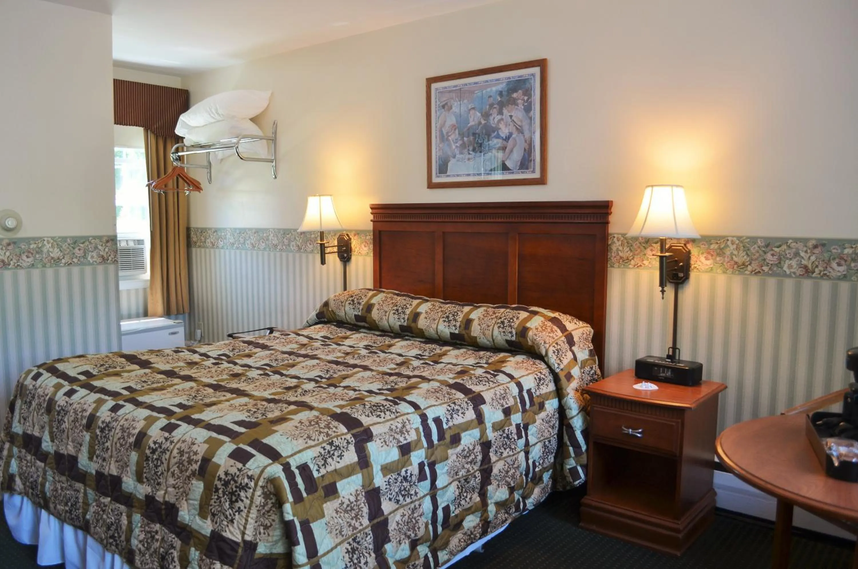 Bed in Maple Terrace Motel