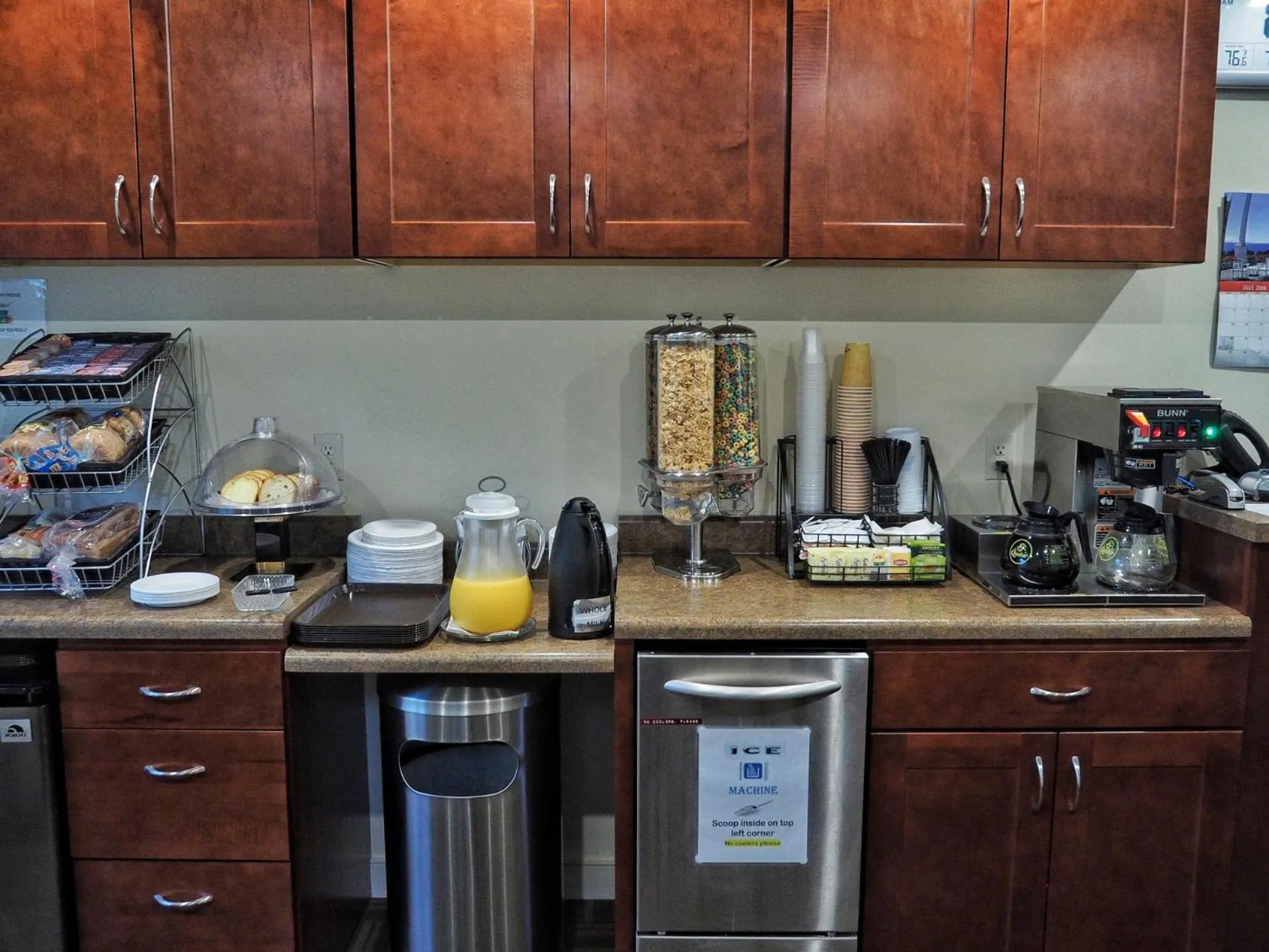 Lobby or reception in Maple Terrace Motel