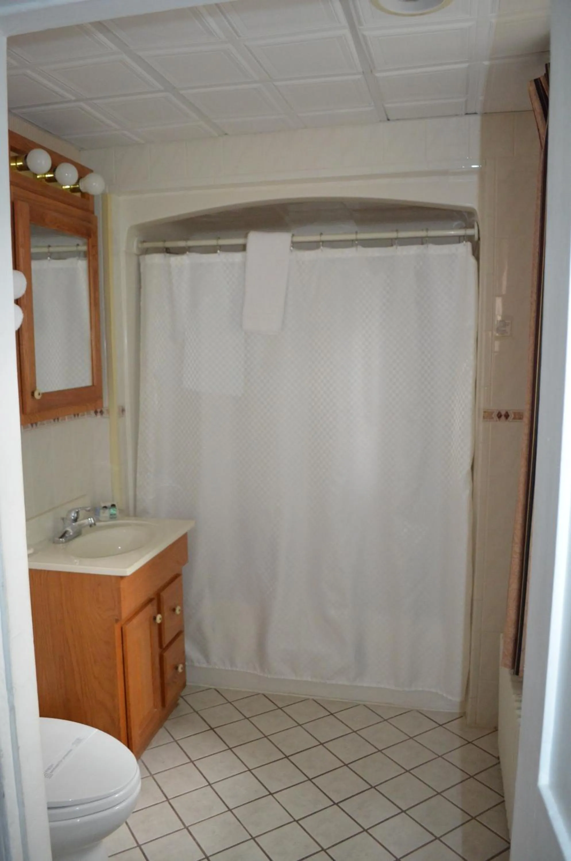 Bathroom in Maple Terrace Motel