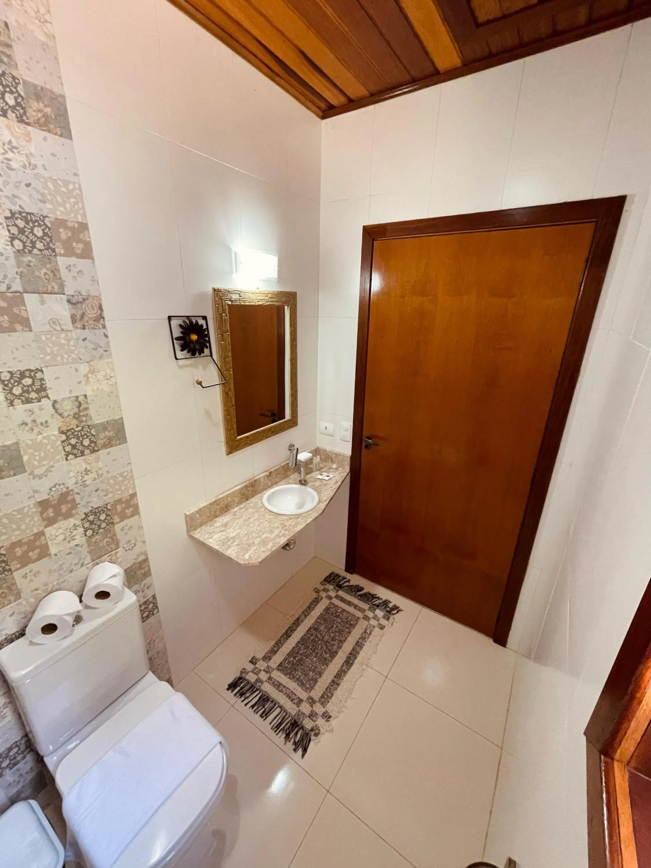 Toilet in Pousada Cantinho da Serra