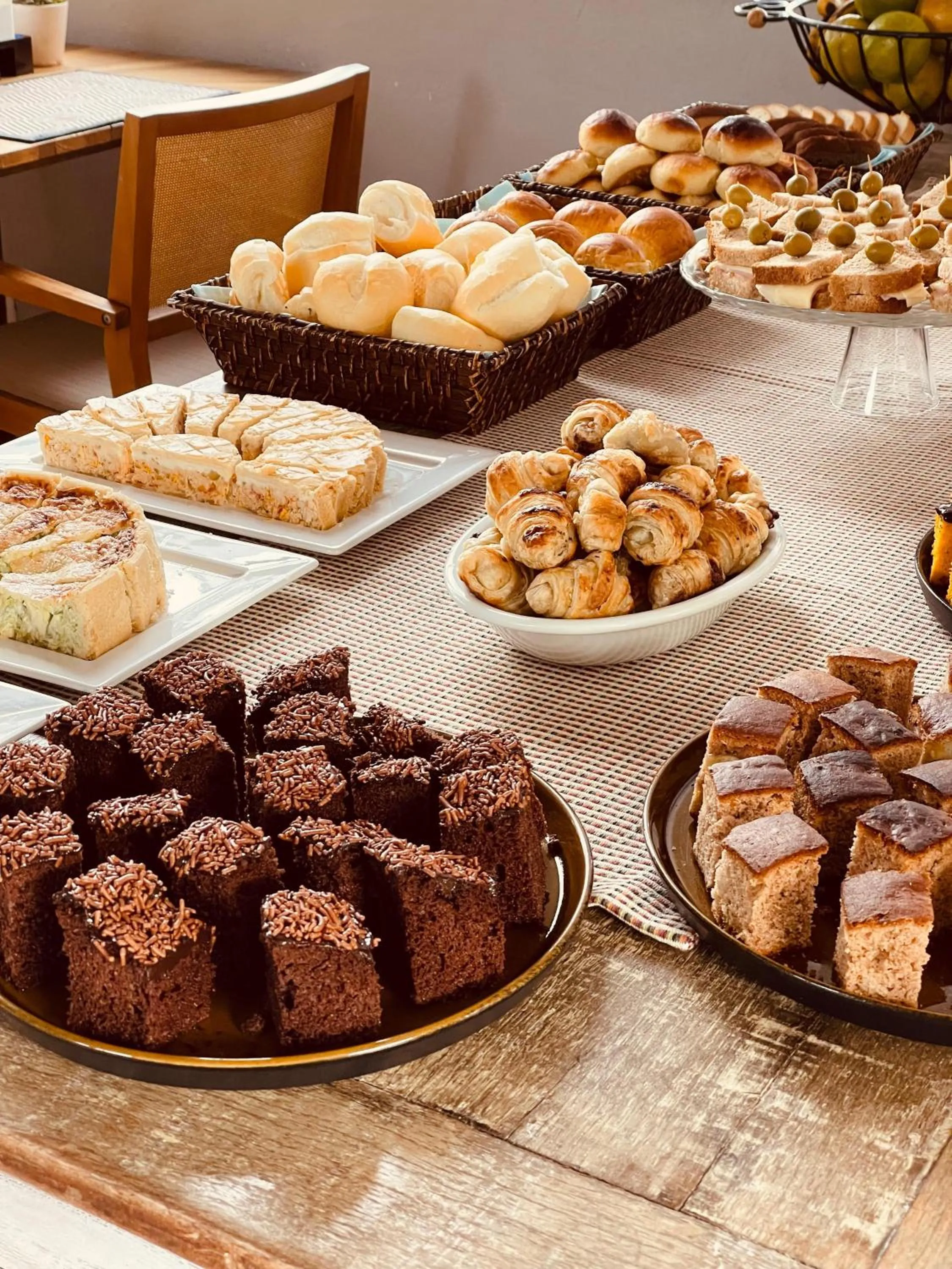 Buffet breakfast in Pousada Cantinho da Serra