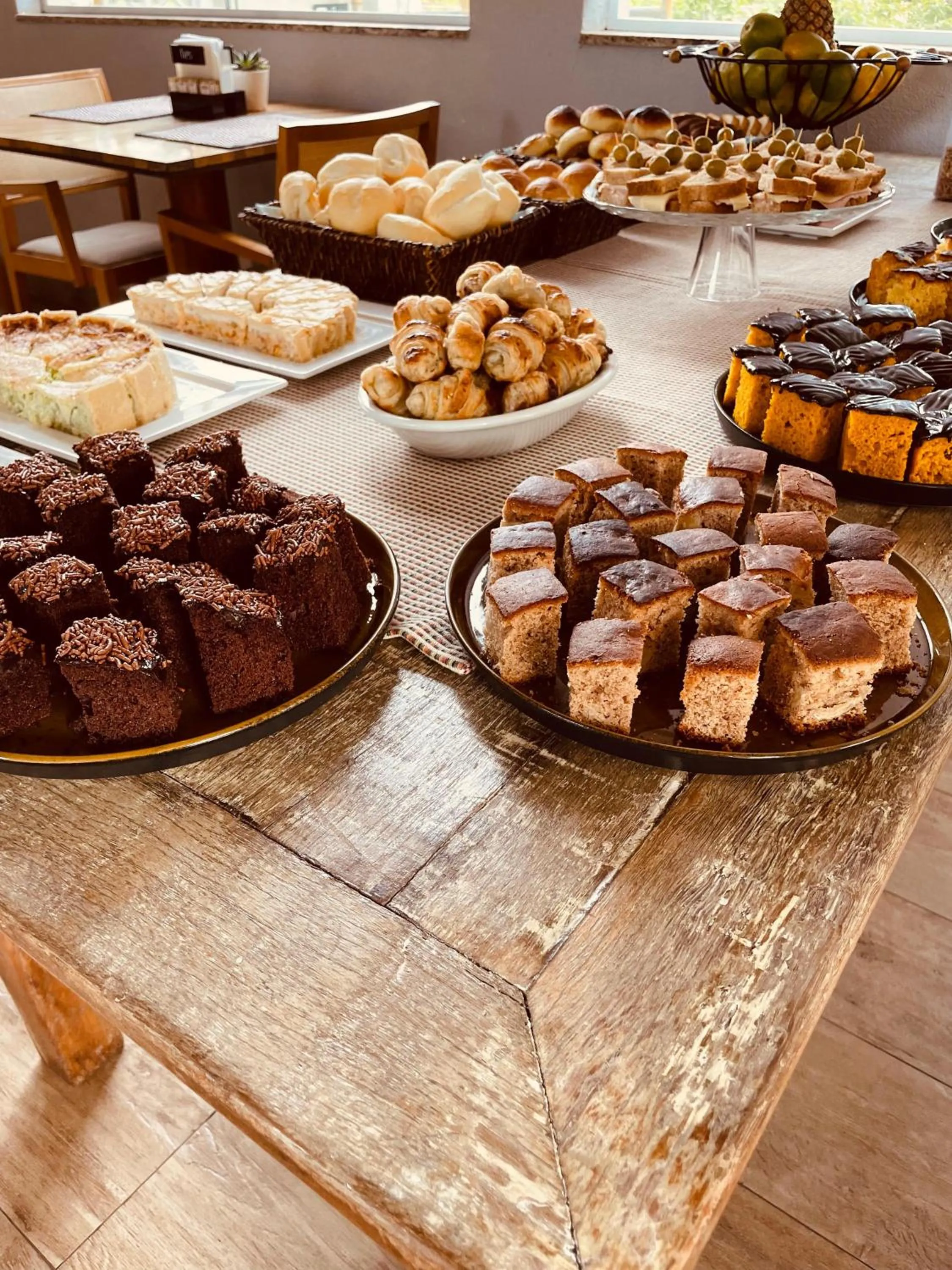 Buffet breakfast in Pousada Cantinho da Serra