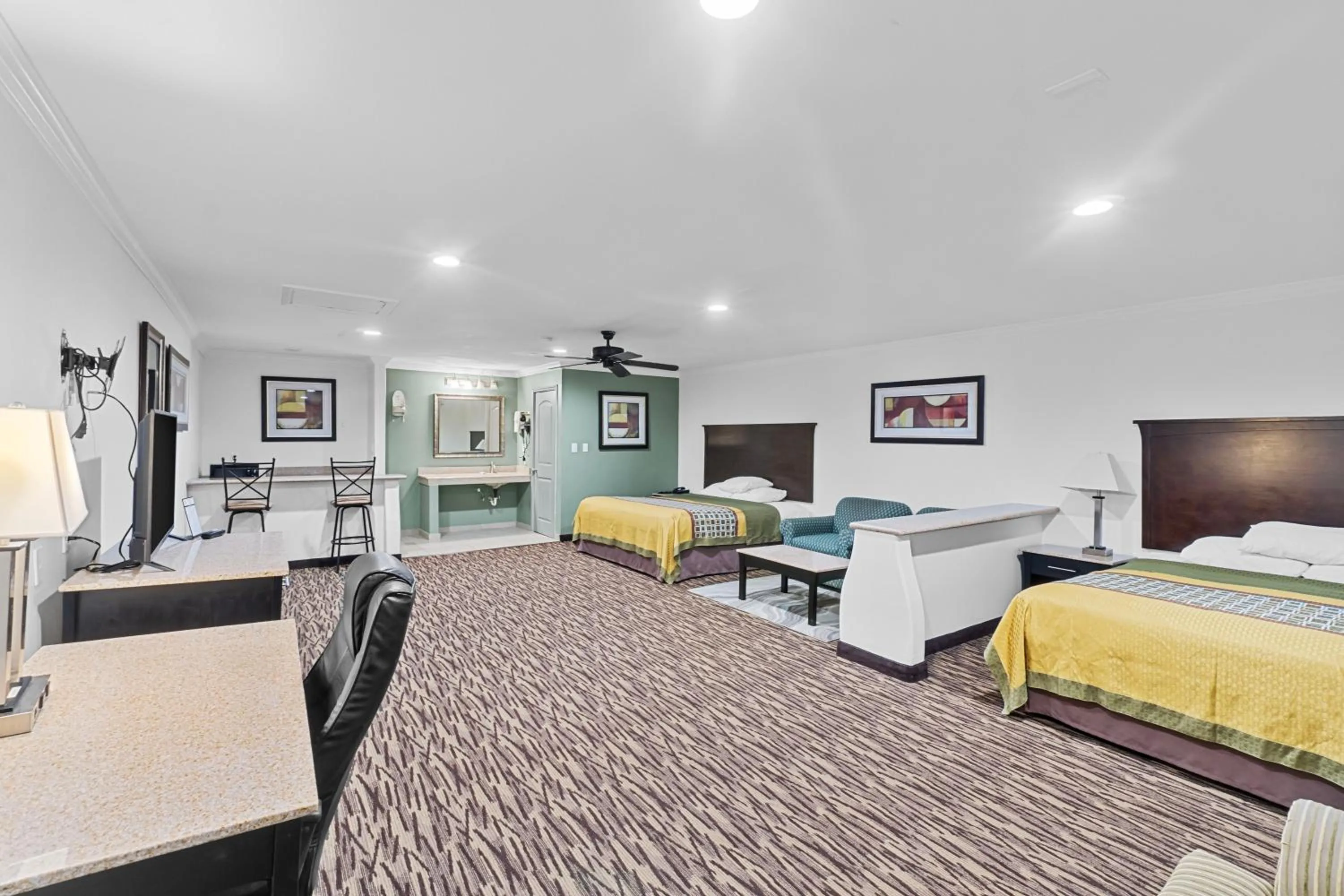 Photo of the whole room, Bed in Super 8 by Wyndham McAllen-Downtown-Airport-LA Plaza Mall