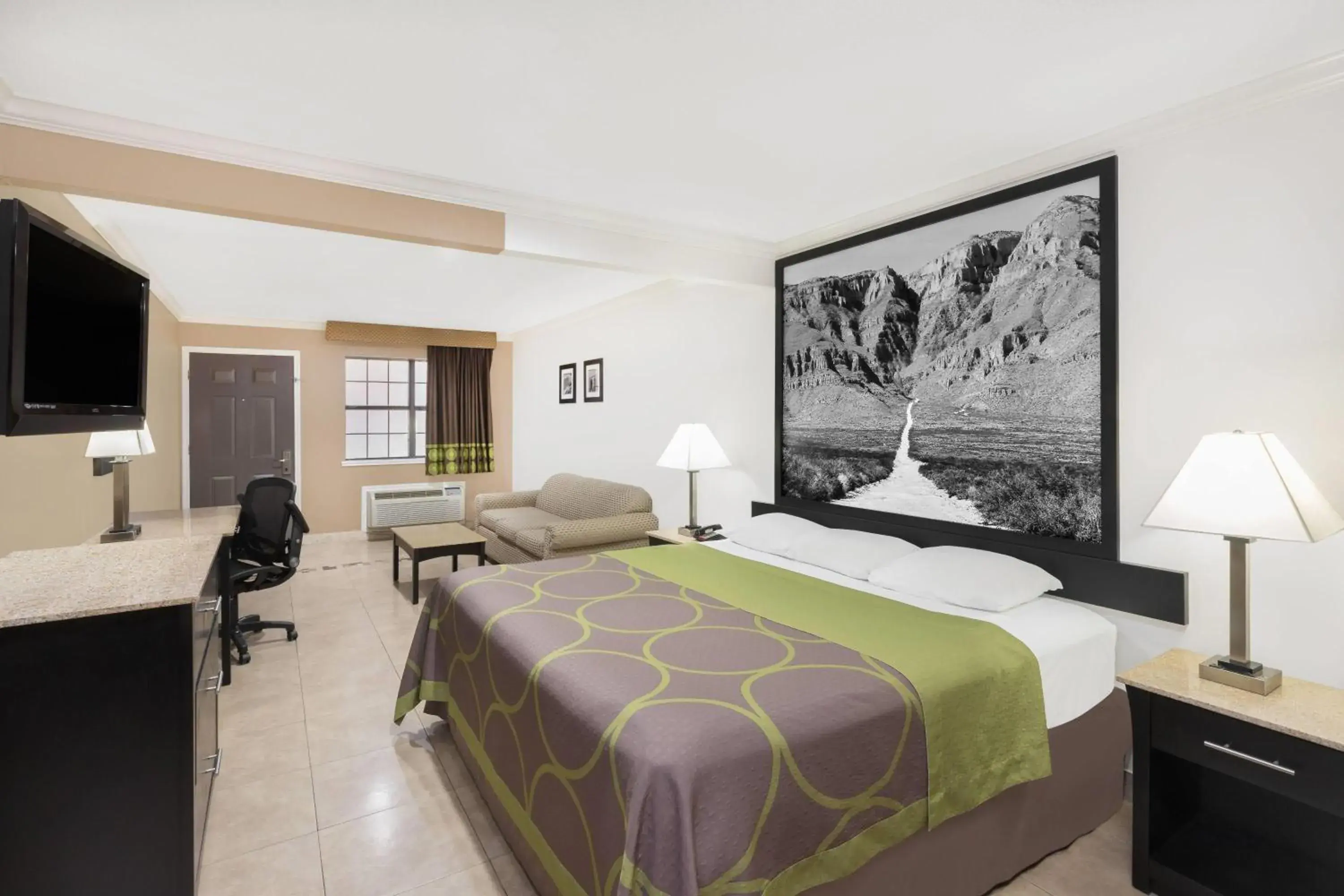 Photo of the whole room, Bed in Super 8 by Wyndham McAllen-Downtown-Airport-LA Plaza Mall Photo of the whole room, Bed in Super 8 by Wyndham McAllen-Downtown-Airport-LA Plaza Mall