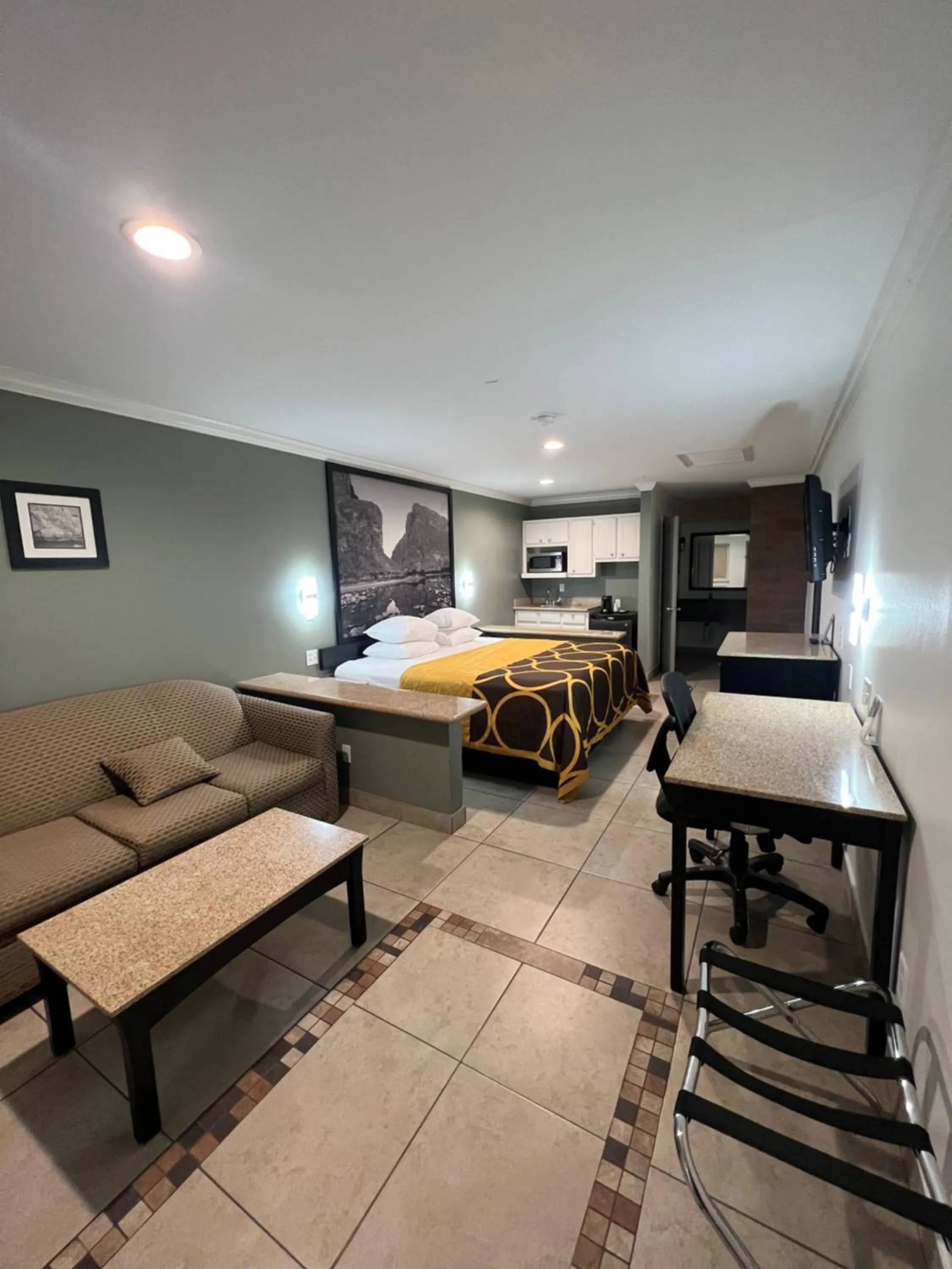 Photo of the whole room, Bed in Super 8 by Wyndham McAllen-Downtown-Airport-LA Plaza Mall