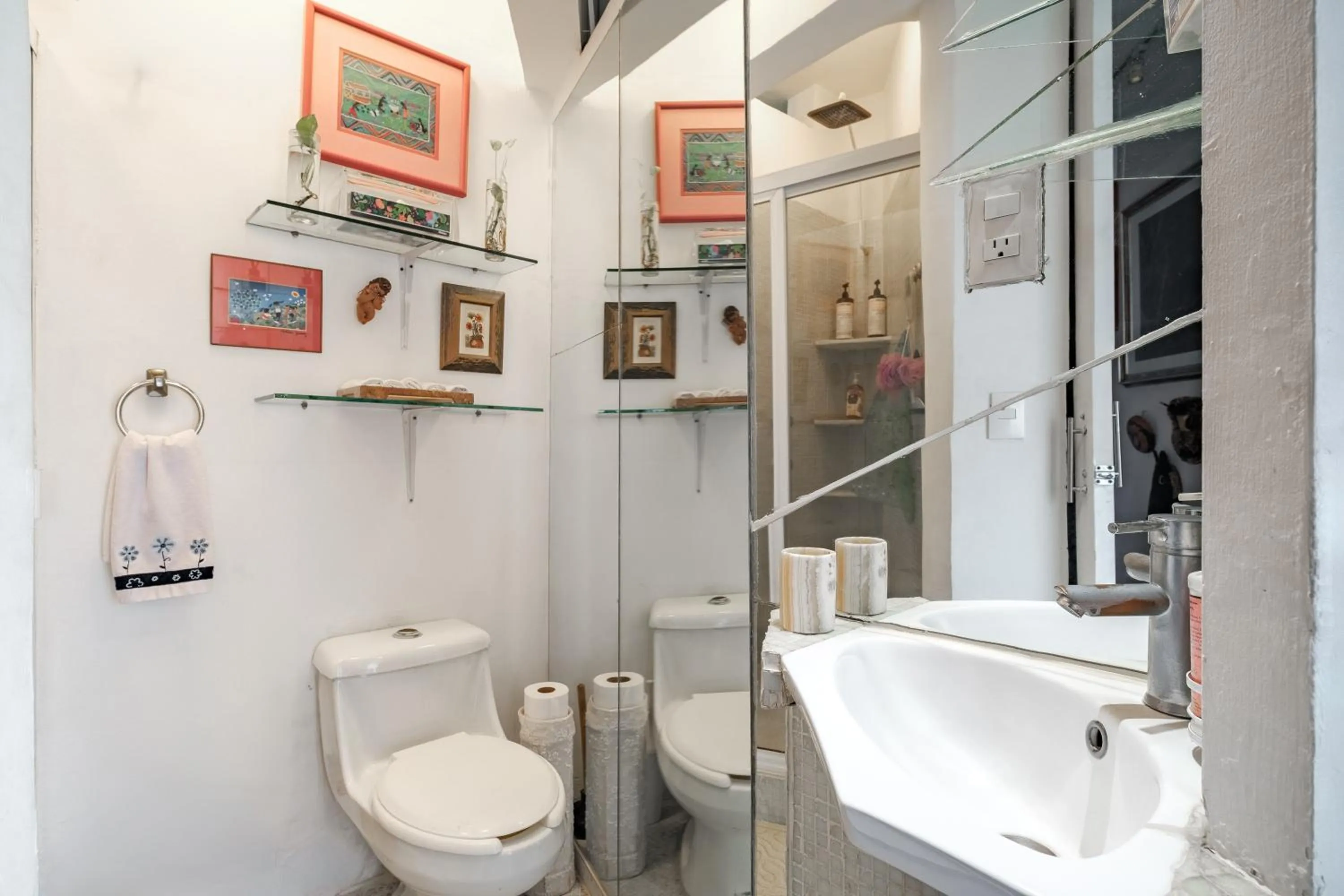 Shower in Casa Itzae B&B Polanquito Dog Friendly