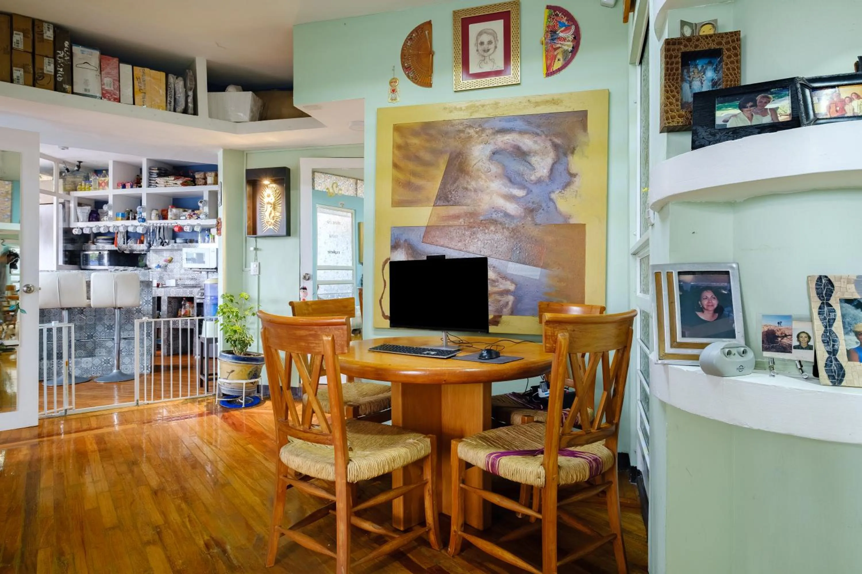 Communal lounge/ TV room in Casa Itzae B&B Polanquito Dog Friendly