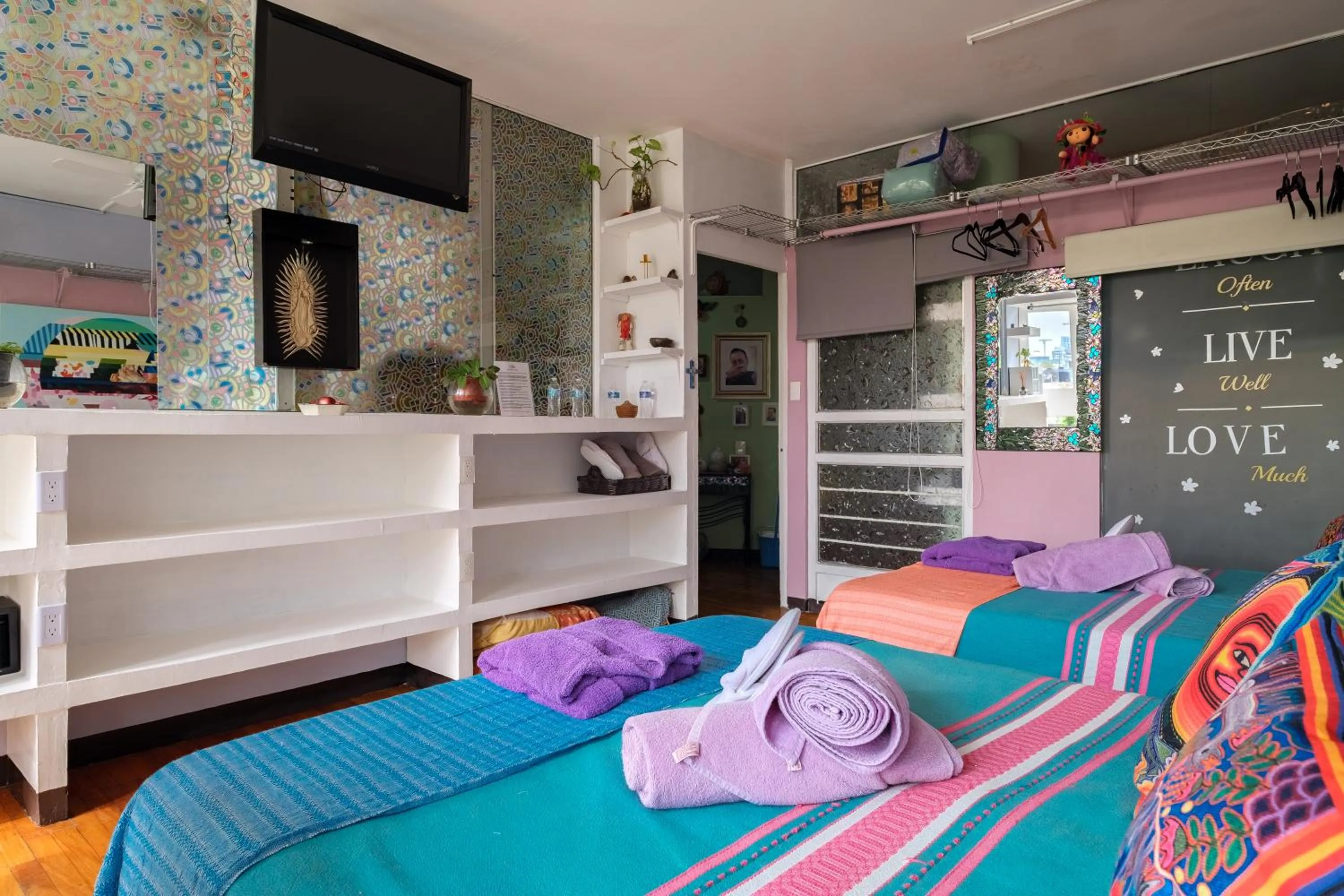 Communal lounge/ TV room, Bed in Casa Itzae B&B Polanquito Dog Friendly