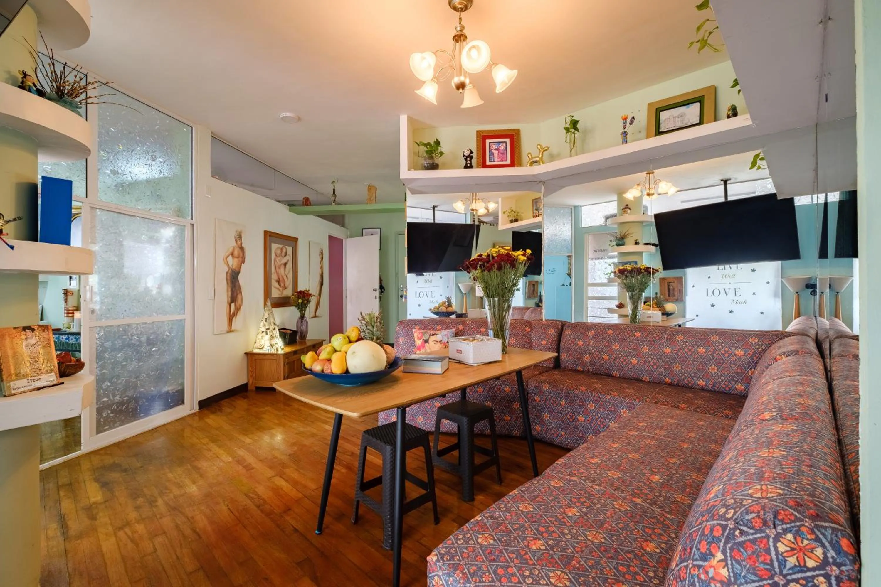 Communal lounge/ TV room in Casa Itzae B&B Polanquito Dog Friendly