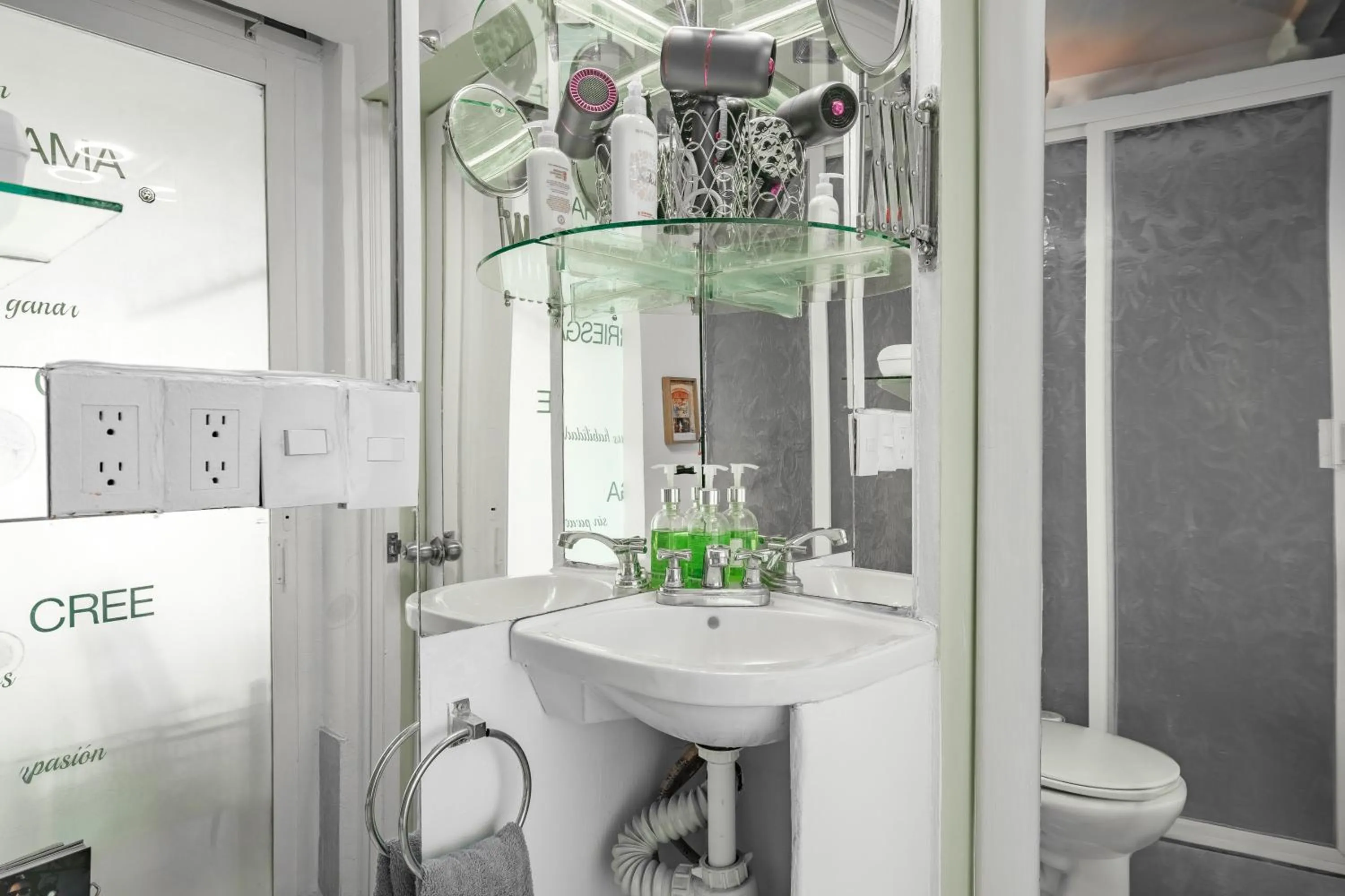 Shower in Casa Itzae B&B Polanquito Dog Friendly