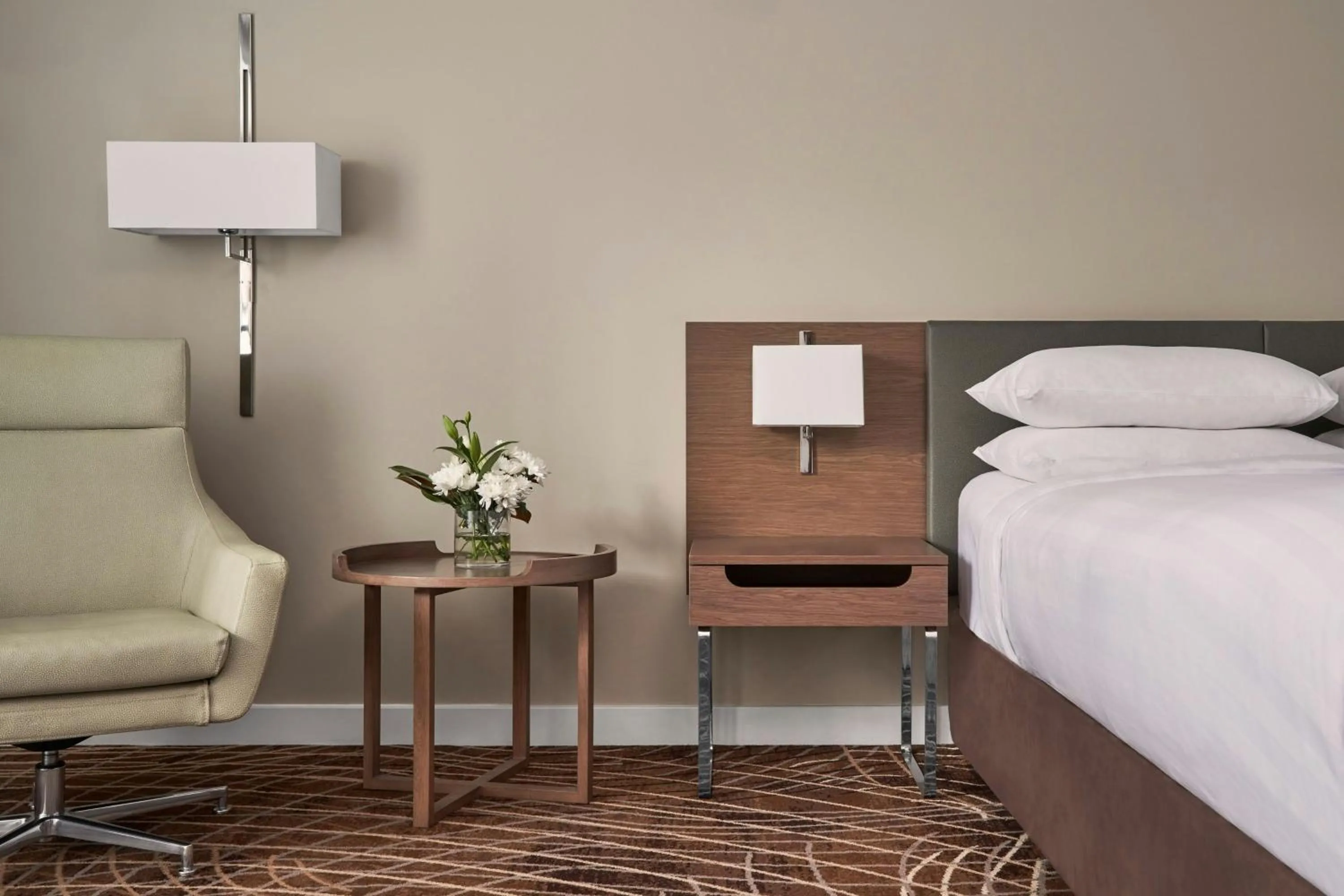 Photo of the whole room, Bed in Melbourne Marriott Hotel